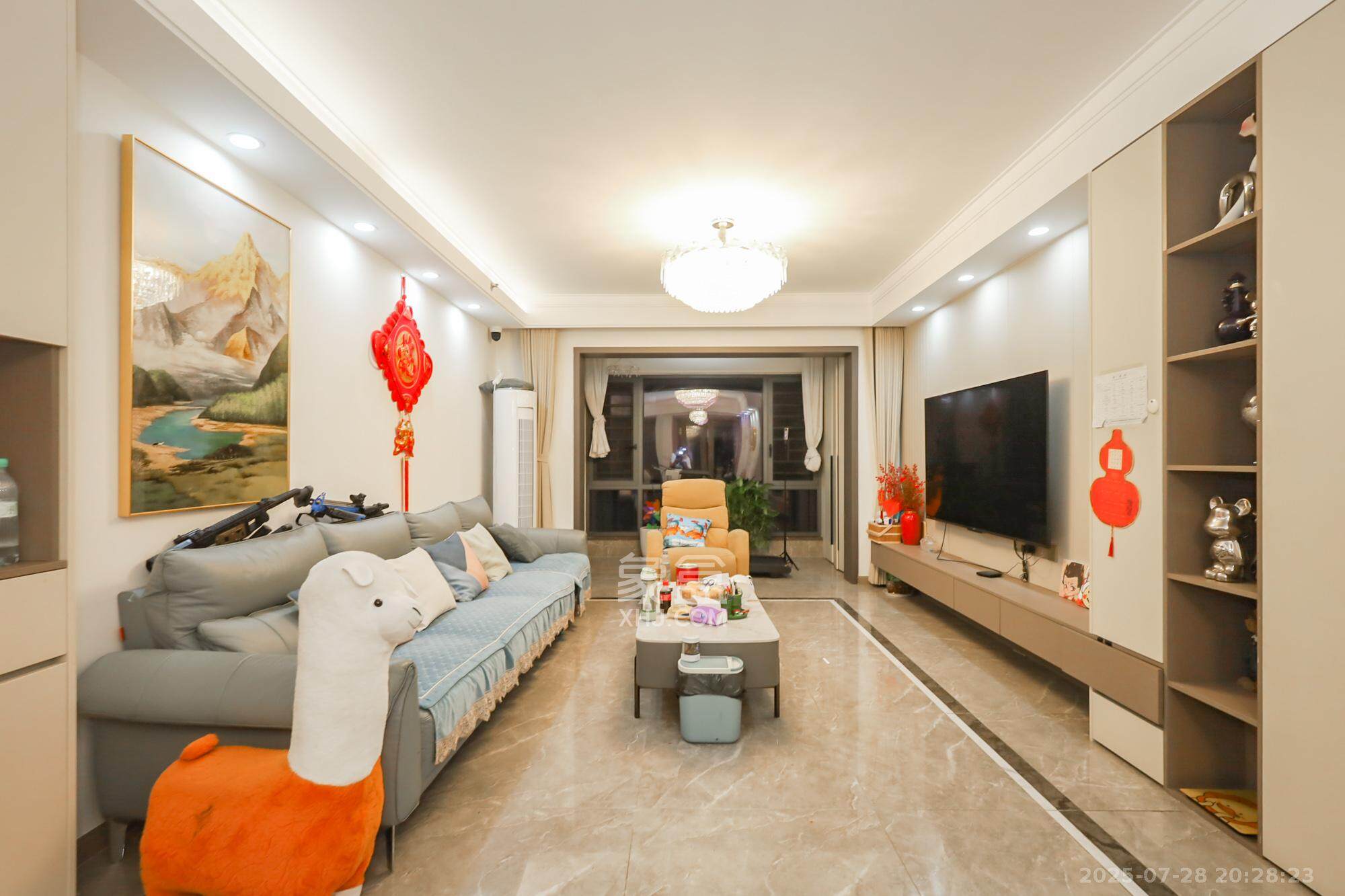 越秀悦湖台 4室2厅2卫 228.0万 越秀悦湖台 4室2厅2卫 228.0万客厅