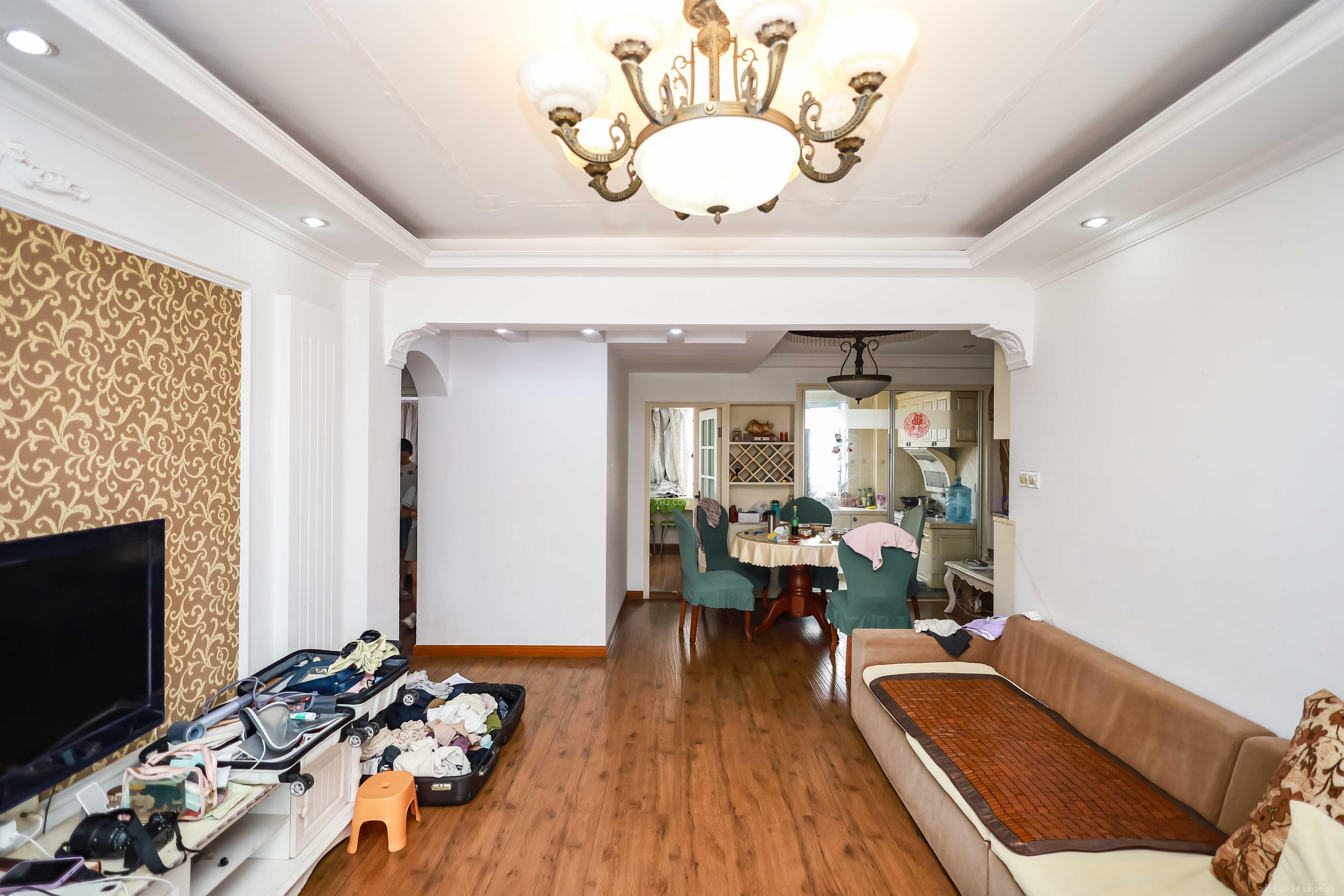 西城龙庭 3室2厅2卫 88.0万 西城龙庭 3室2厅2卫 88.0万客厅