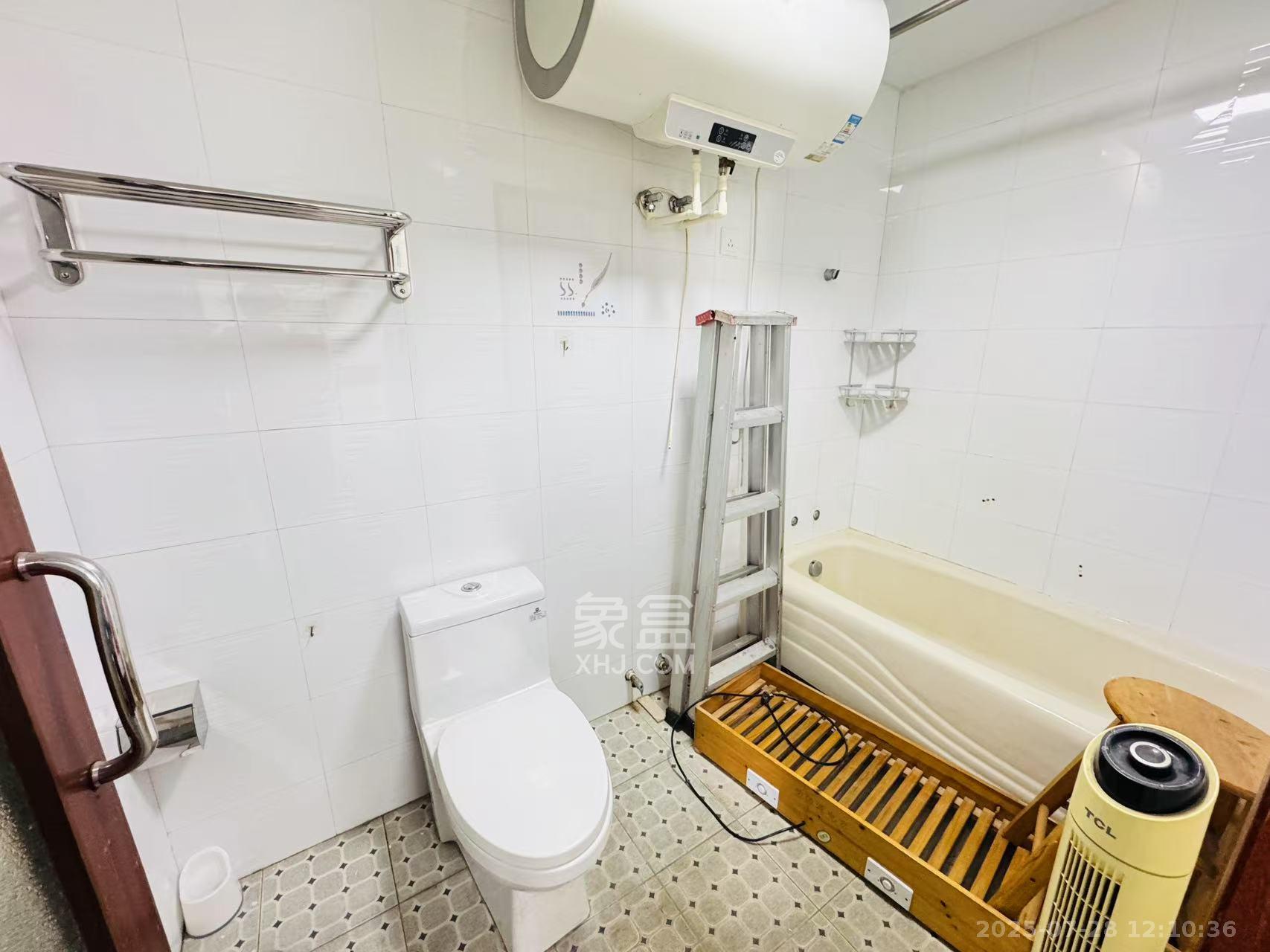 银桥公寓 3室2厅2卫 3300.0元/月 银桥公寓 3室2厅2卫 3300.0元/月室内图