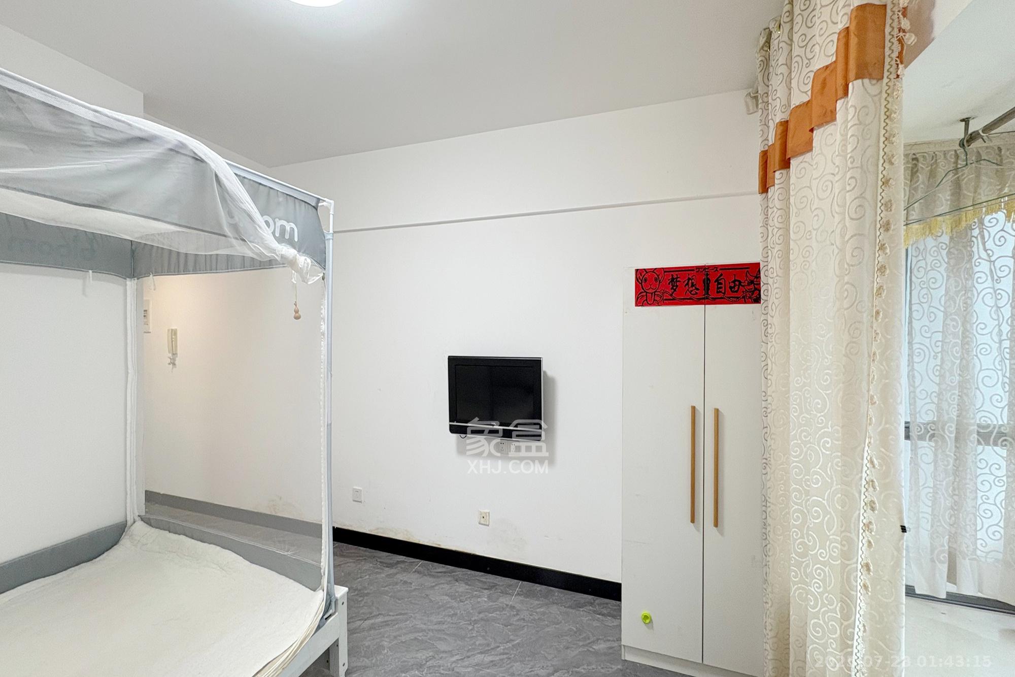 西罗亚大厦  1室1厅1卫    34.0万客厅