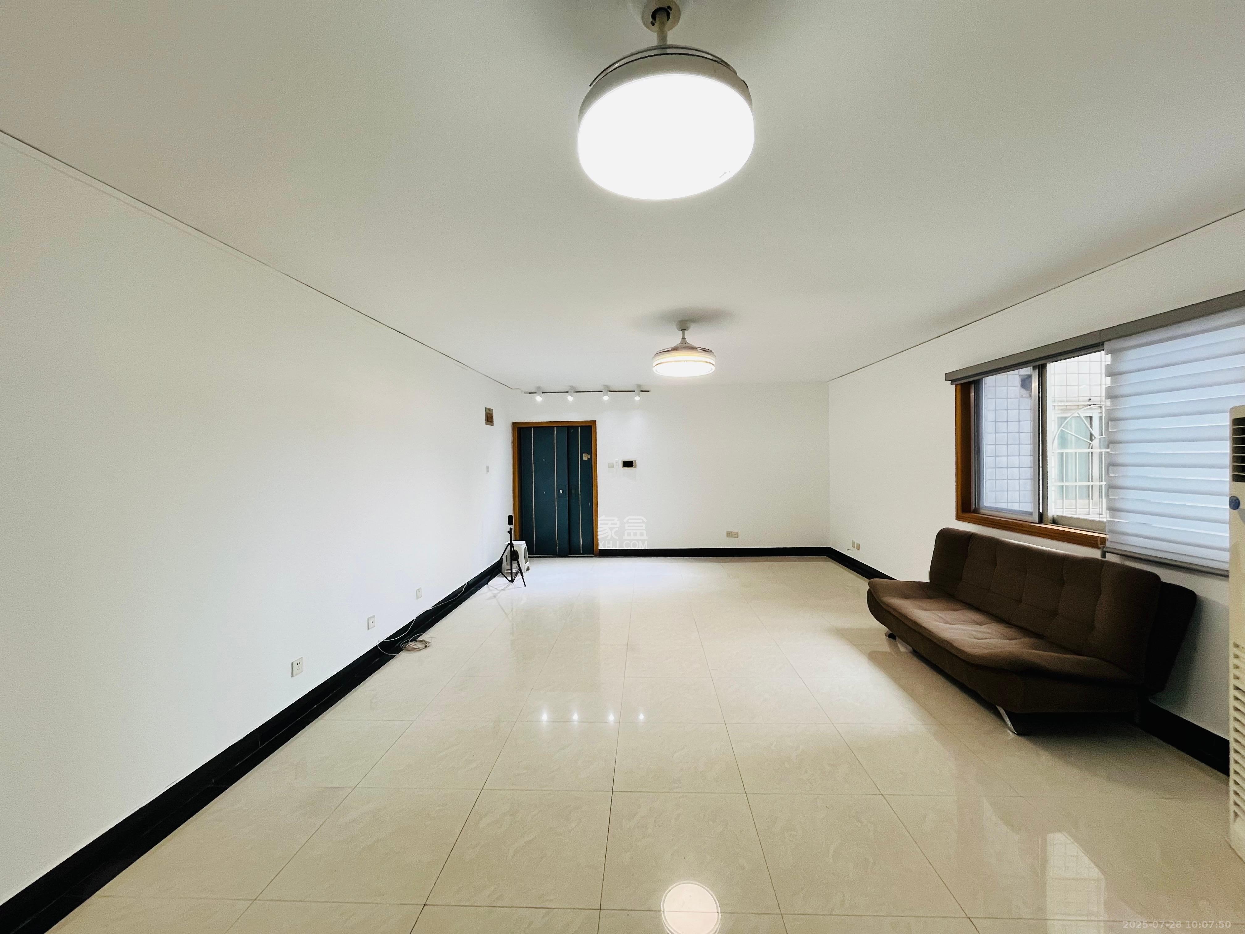 南园小区 4室2厅1卫 3000.0元/月 南园小区 4室2厅1卫 3000.0元/月室内图