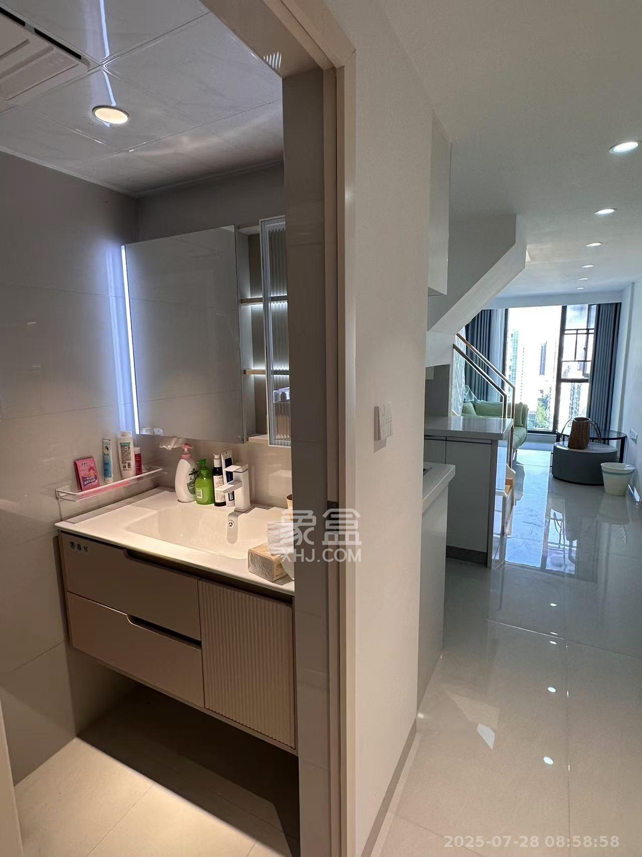 新长海尚都国际(海坤美寓) 1室0厅0卫 2000.00元/月 新长海尚都国际(海坤美寓) 1室0厅0卫 2000.00元/月室内图