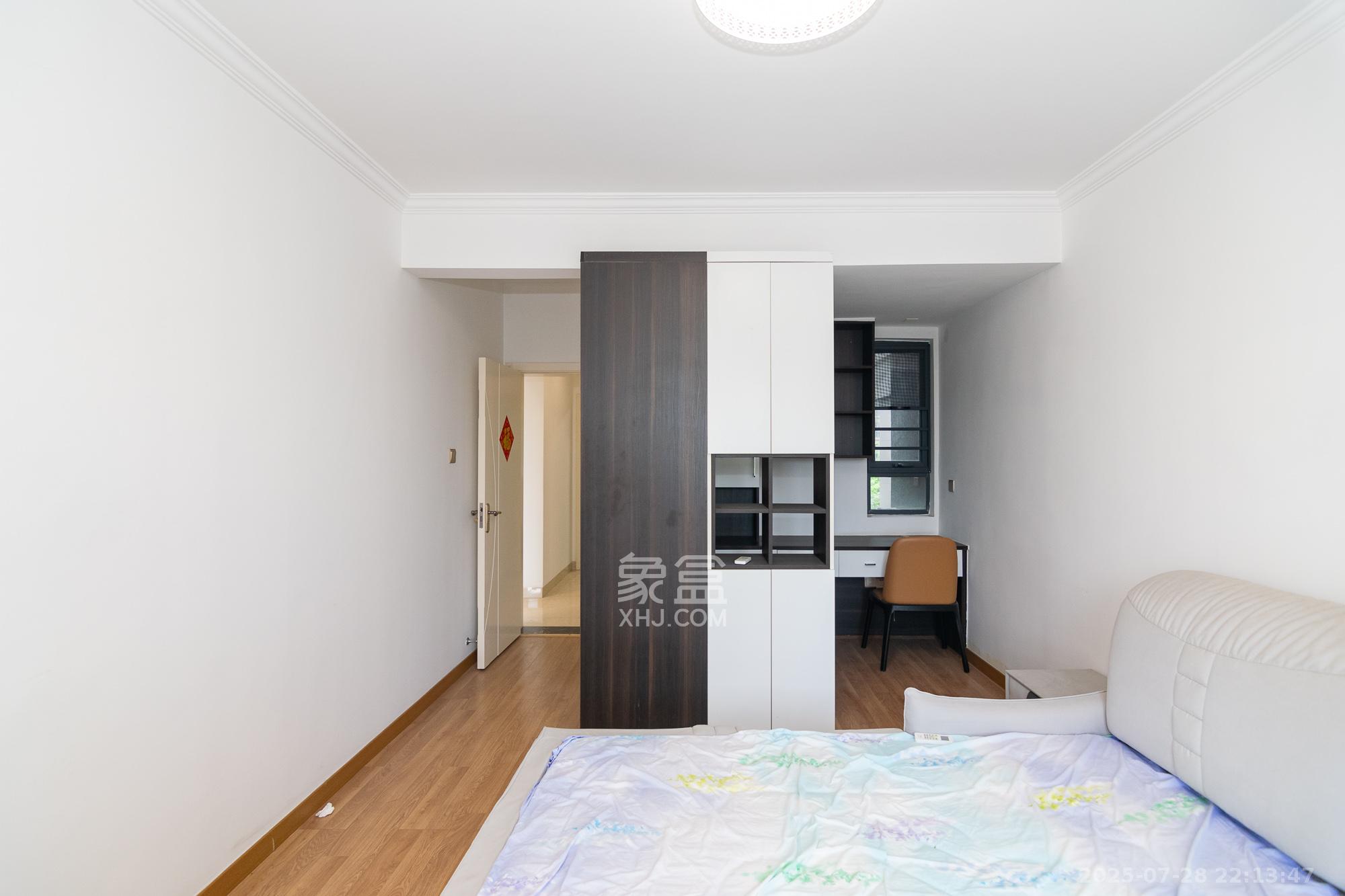 中粮鸿云 3室2厅1卫 75.80万 中粮鸿云 3室2厅1卫 75.80万卧室