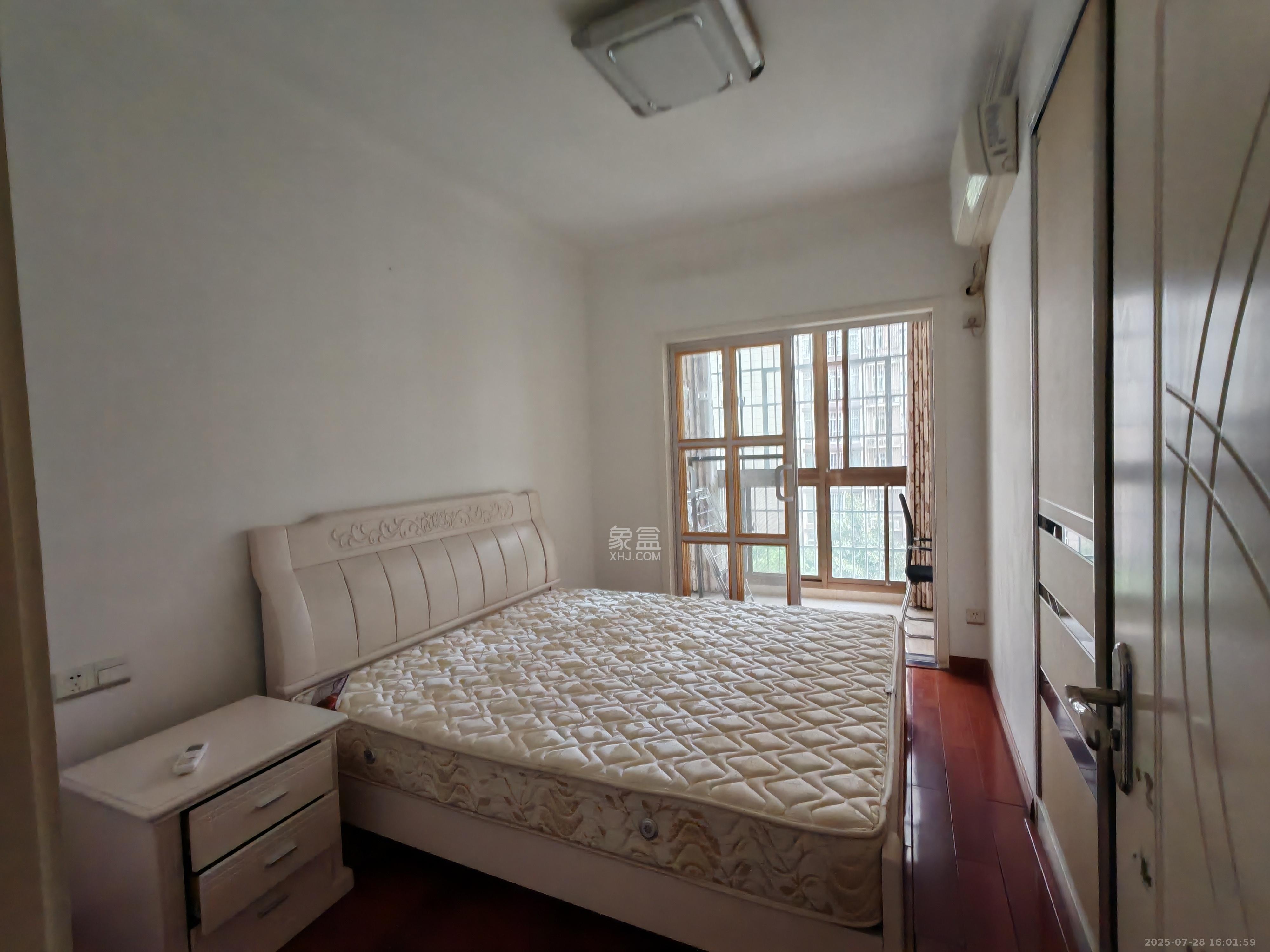 洋湖景园  3室1厅2卫    2800.0元/月室内图