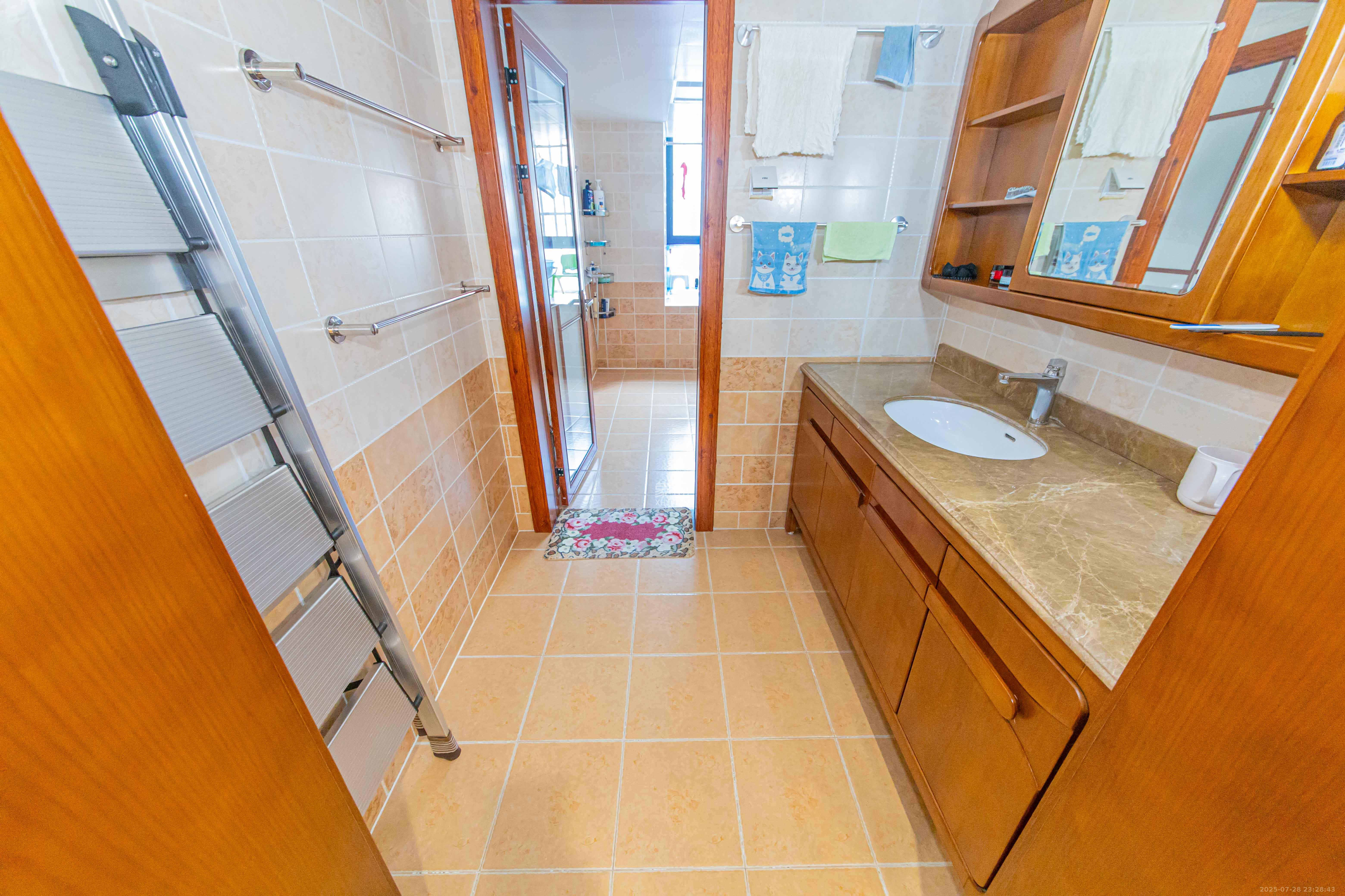 鑫远尚玺苑 5室2厅2卫 388.0万 鑫远尚玺苑 5室2厅2卫 388.0万卫生间