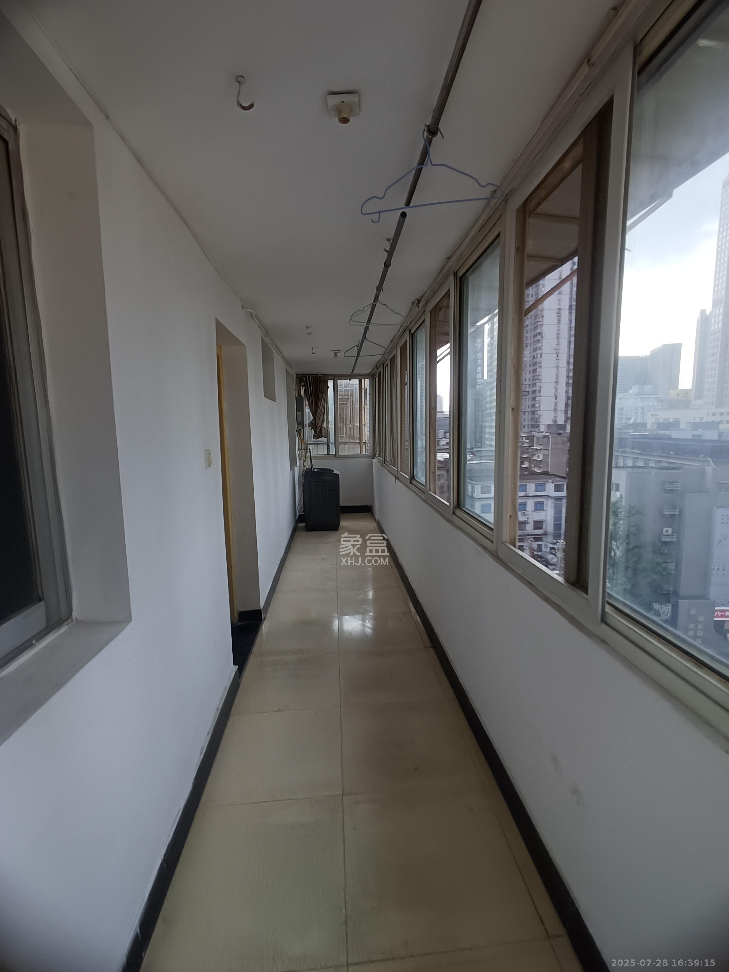 韭菜园商住楼 4室1厅2卫 3800.0元/月 韭菜园商住楼 4室1厅2卫 3800.0元/月室内图