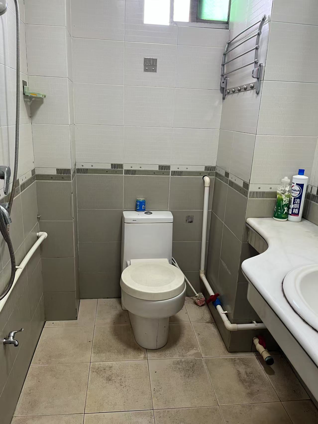 新海林场 3室2厅1卫 1800.0元/月 新海林场 3室2厅1卫 1800.0元/月室内图