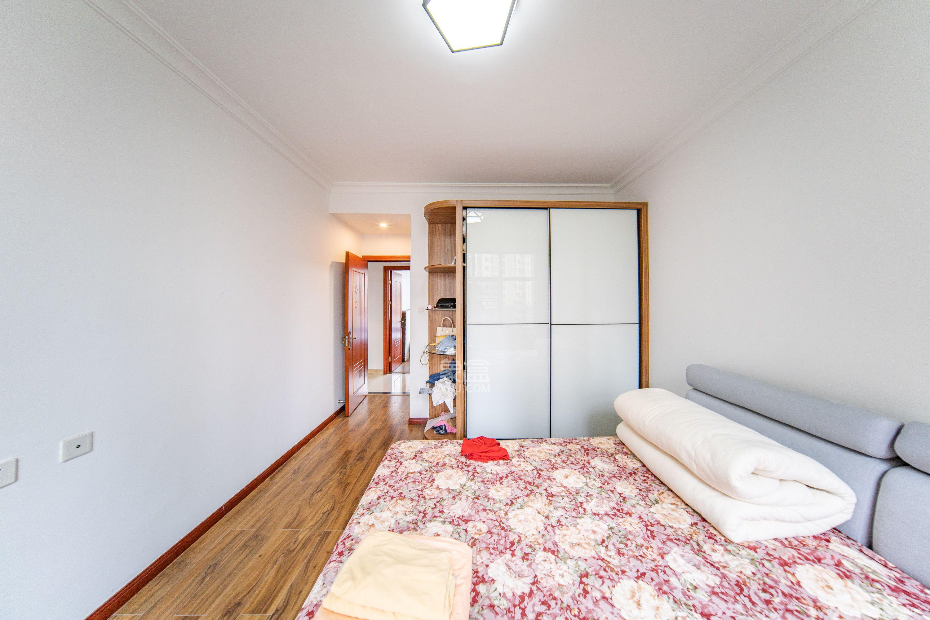 江山帝景哈佛  4室2厅2卫    3000.0元/月室内图