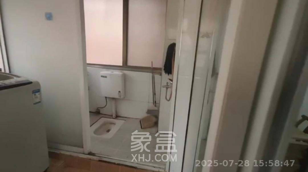 荷花园安置小区 1室1厅1卫 1300.0元/月 荷花园安置小区 1室1厅1卫 1300.0元/月室内图