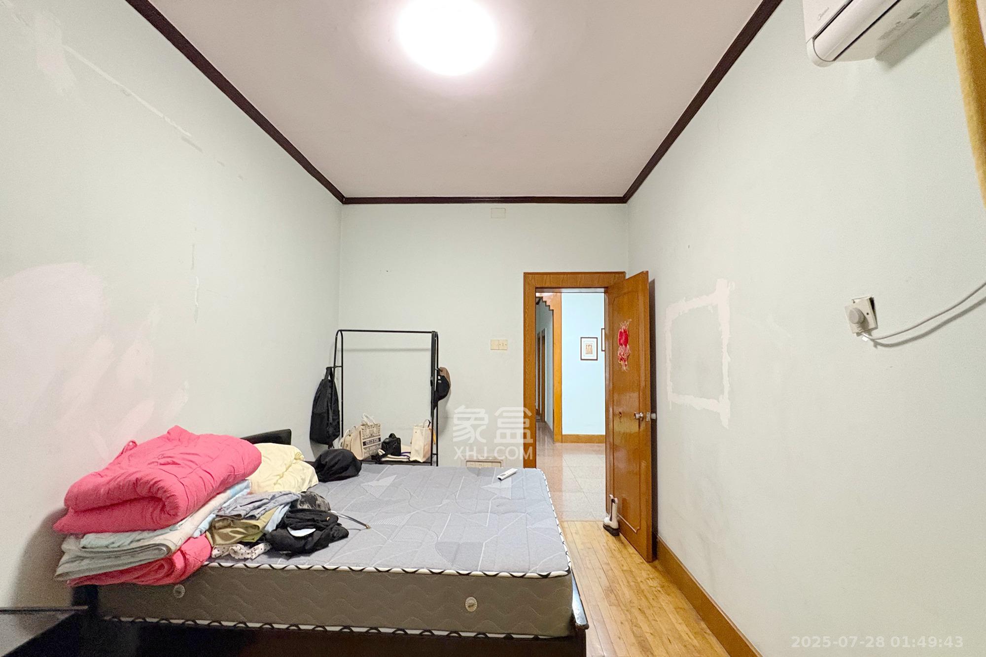 省建苑小区  3室2厅1卫    88.0万卧室