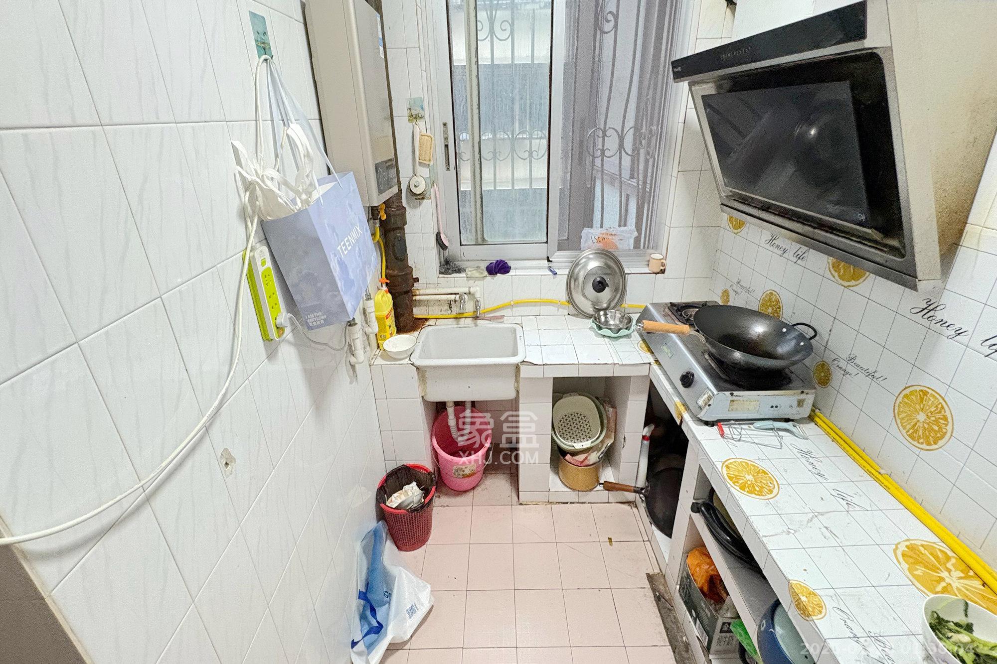 省建苑小区  3室2厅1卫    88.0万厨房