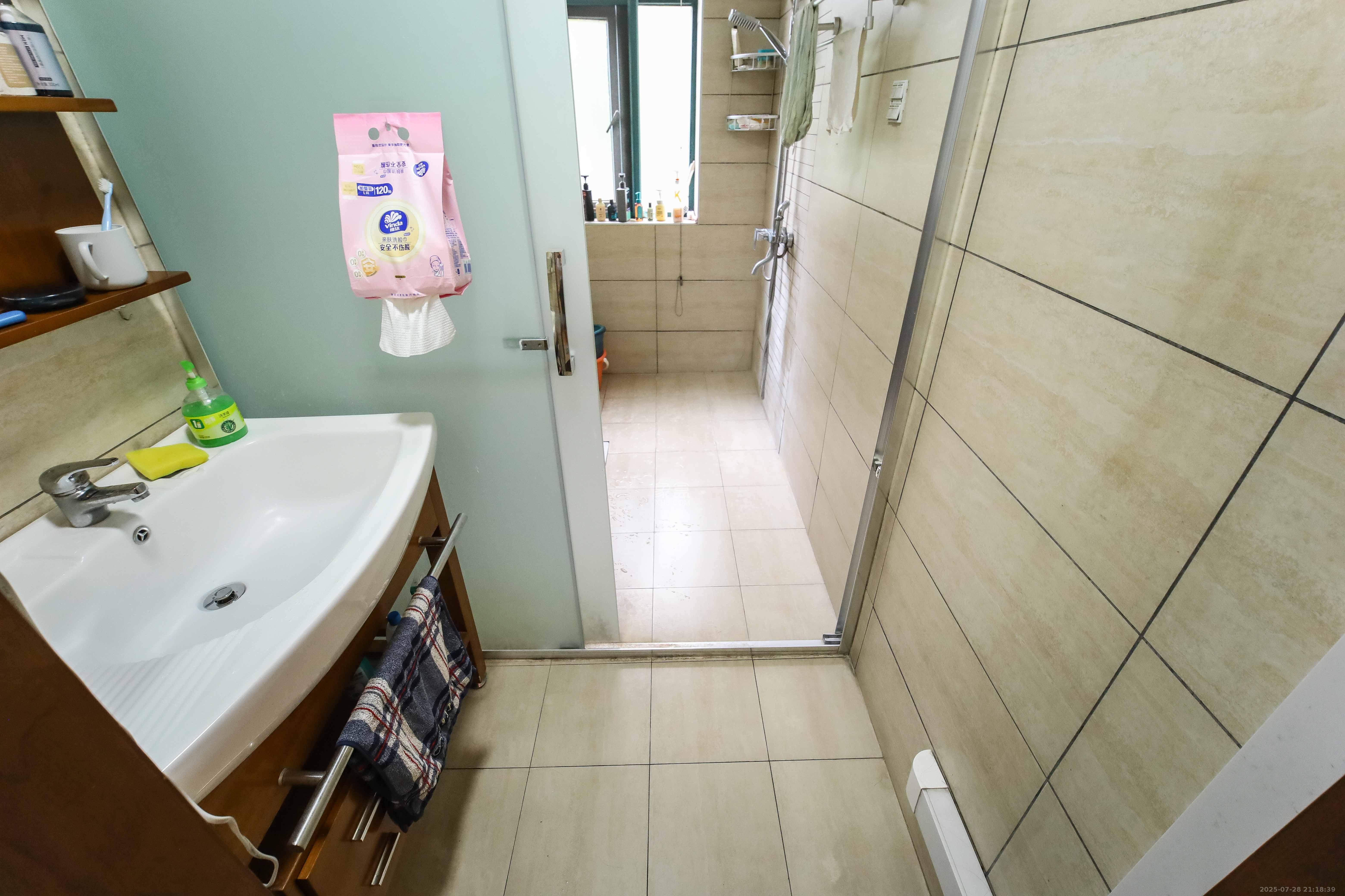 凯乐湘园 3室2厅2卫 99.8万 凯乐湘园 3室2厅2卫 99.8万卫生间