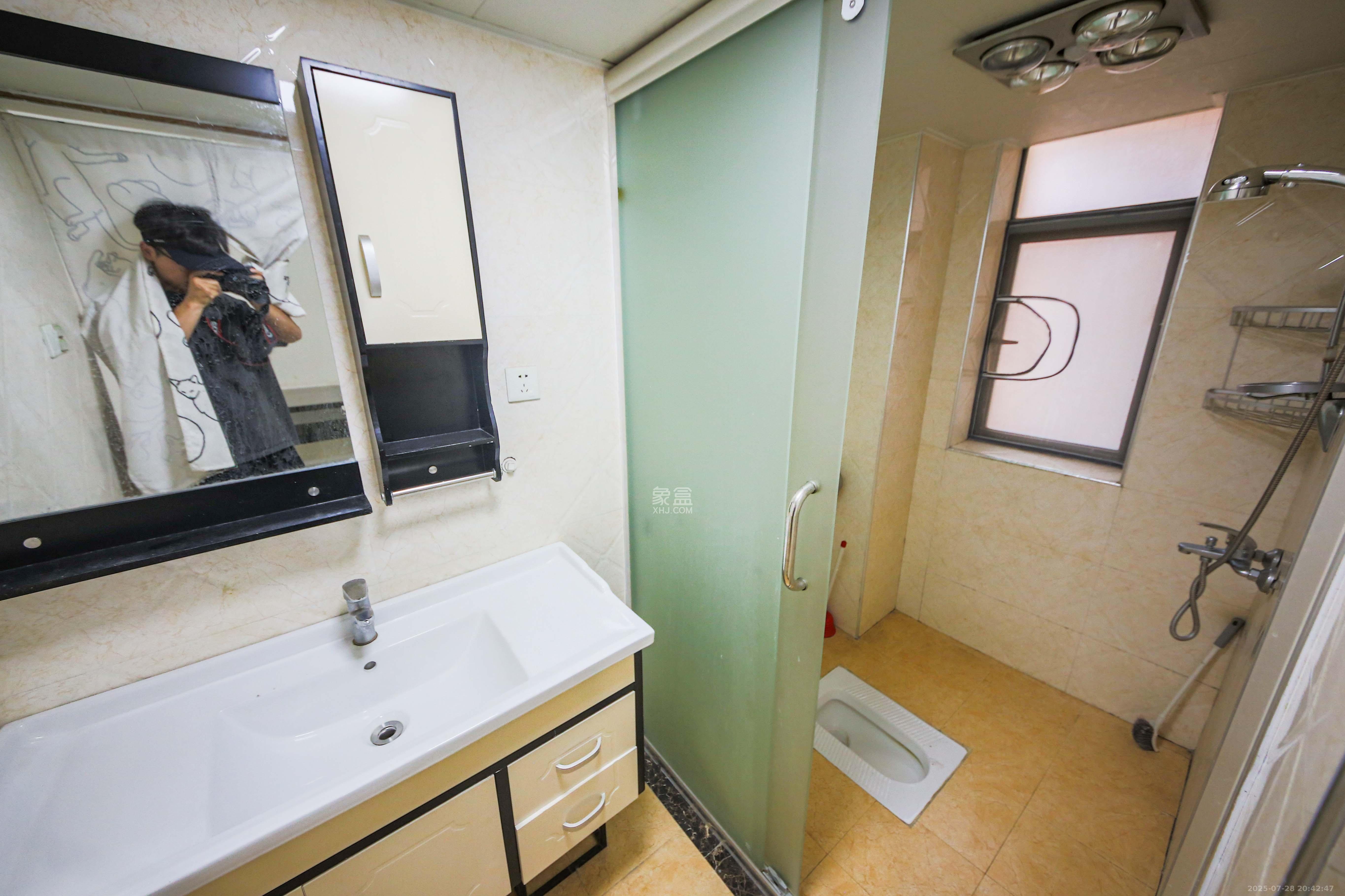 上峰苑(兰亭玥岛) 2室2厅1卫 55.0万 上峰苑(兰亭玥岛) 2室2厅1卫 55.0万卫生间