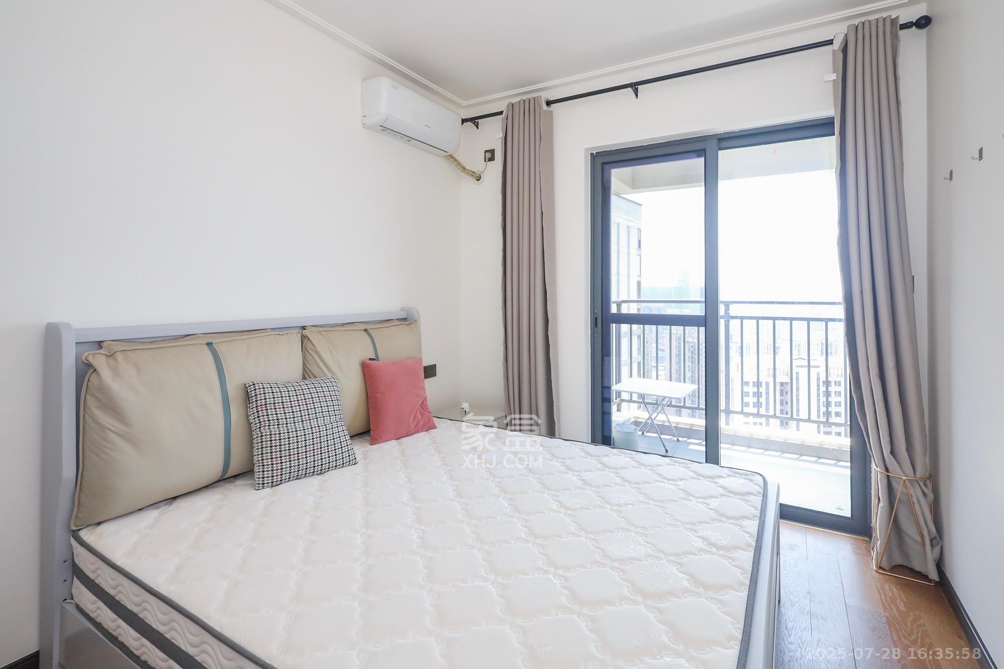 卓越中寰 3室2厅2卫 176.0万 卓越中寰 3室2厅2卫 176.0万卧室