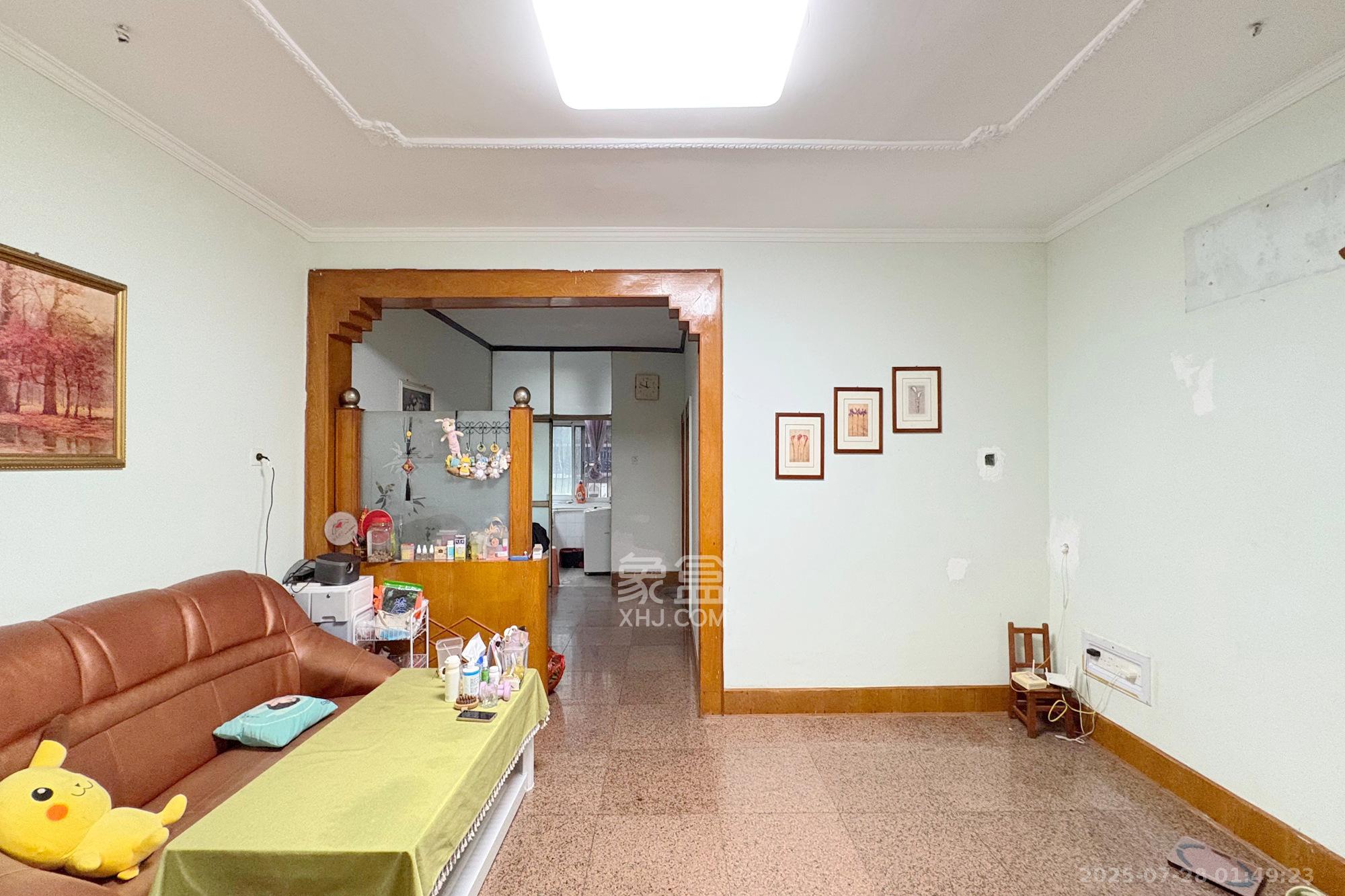 省建苑小区  3室2厅1卫    88.0万客厅