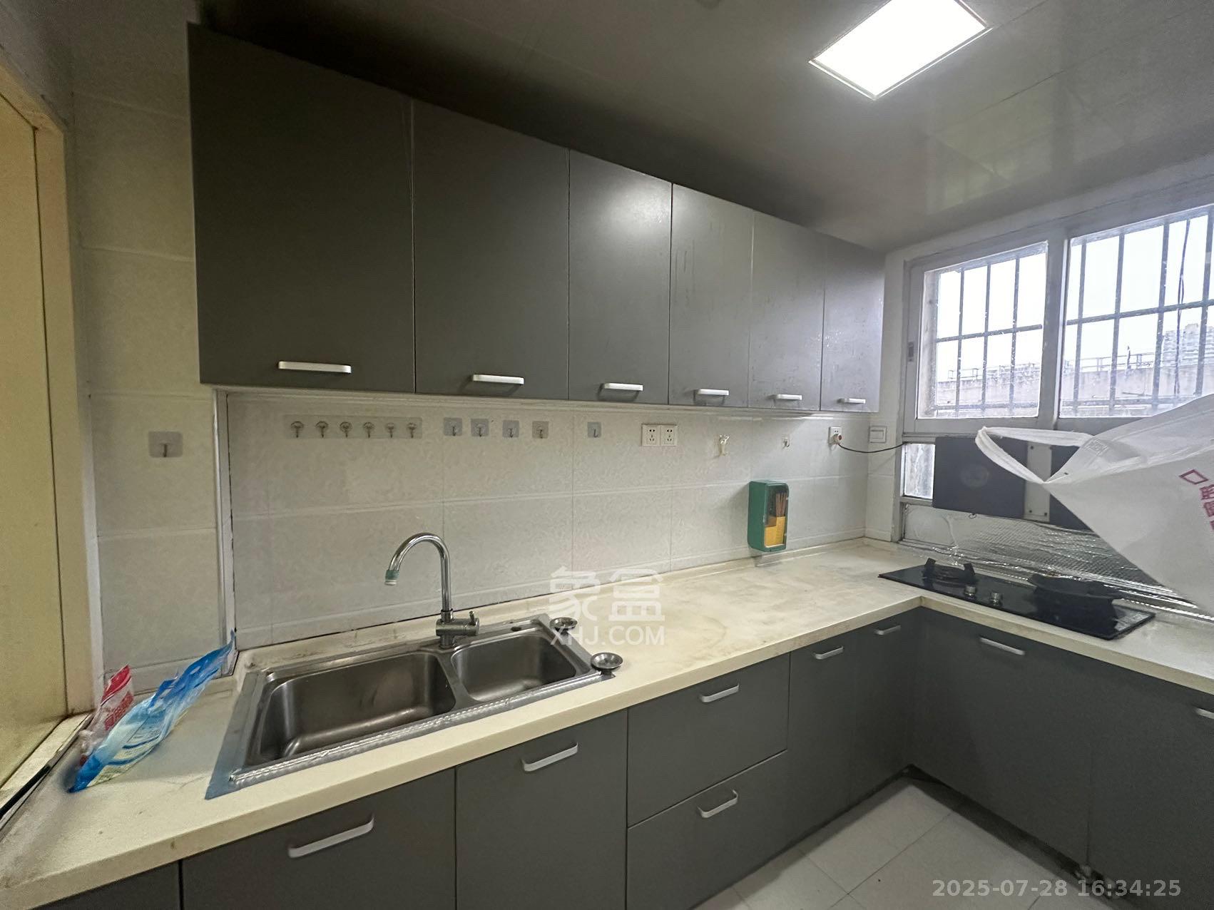 火星一片  3室2厅2卫    2500.0元/月室内图