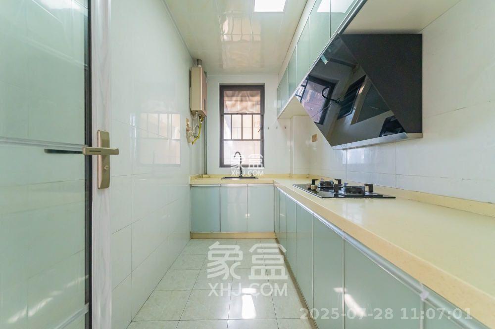 星湖湾一期高层  4室2厅2卫   3000.00元/月室内图