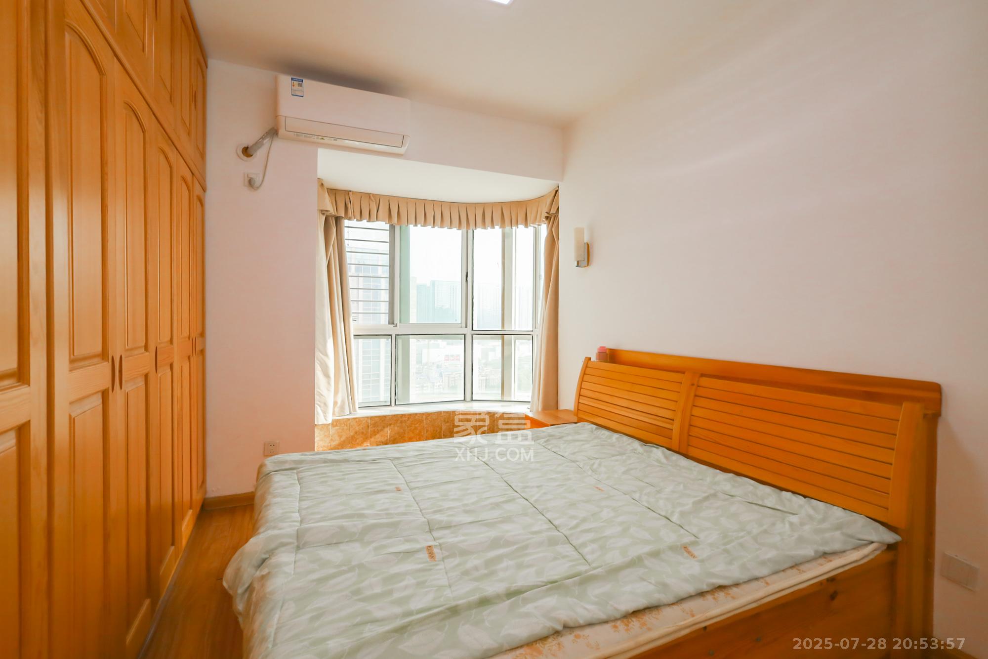 奥克斯广场 3室2厅2卫 130.0万 奥克斯广场 3室2厅2卫 130.0万卧室