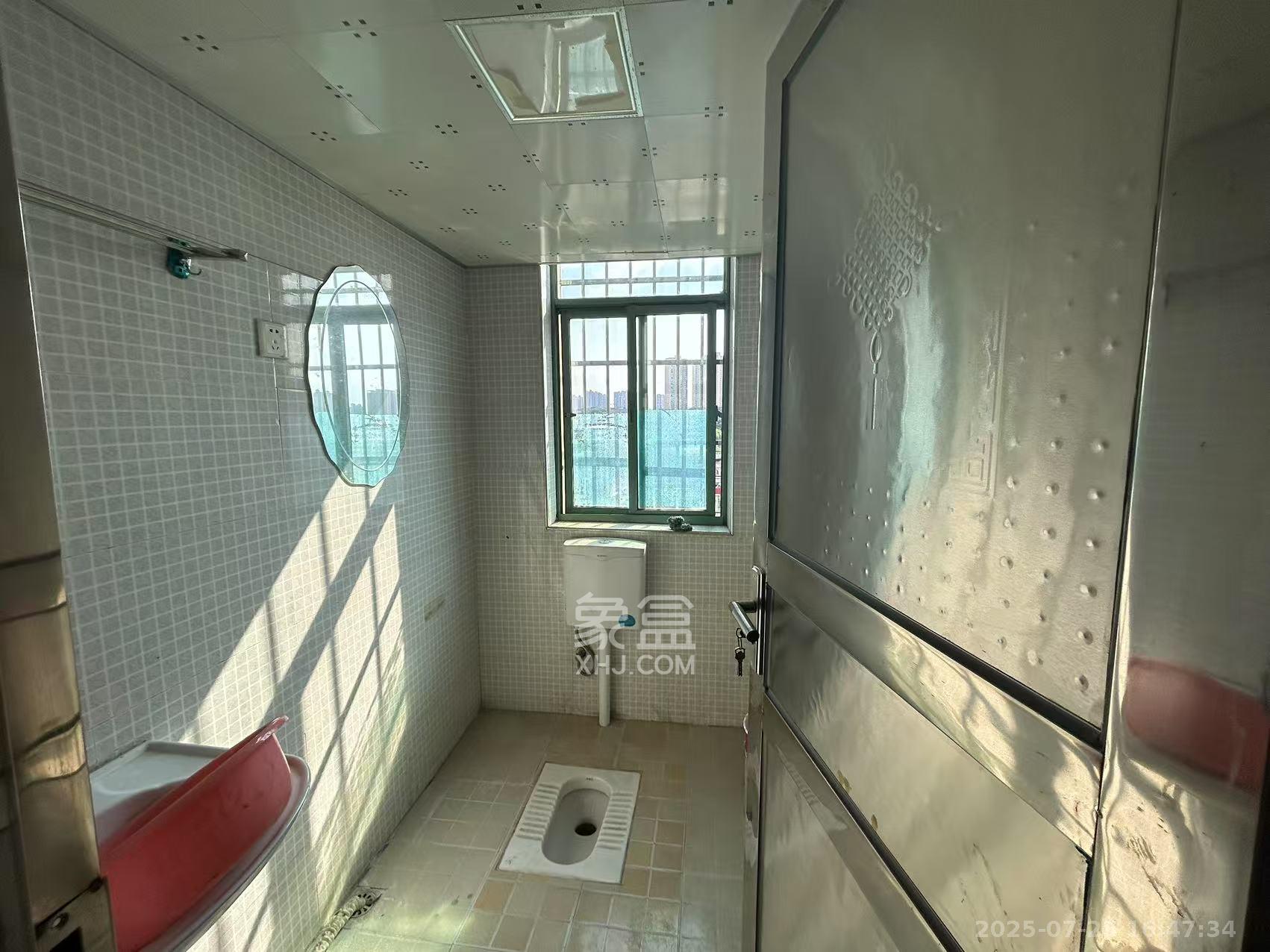 凯旋华府  4室2厅2卫   1200.00元/月室内图