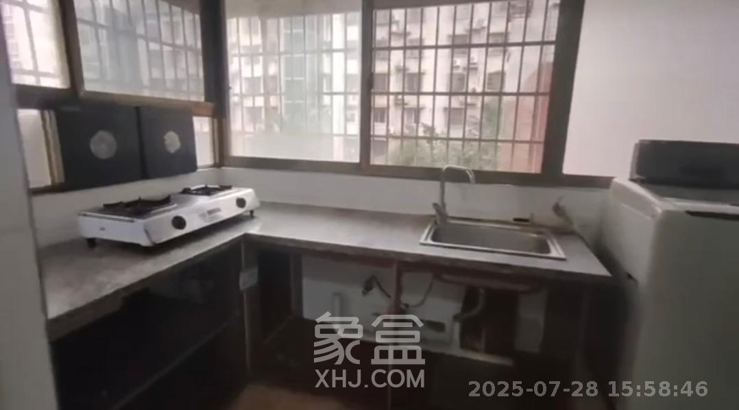 荷花园安置小区 1室1厅1卫 1300.0元/月 荷花园安置小区 1室1厅1卫 1300.0元/月室内图