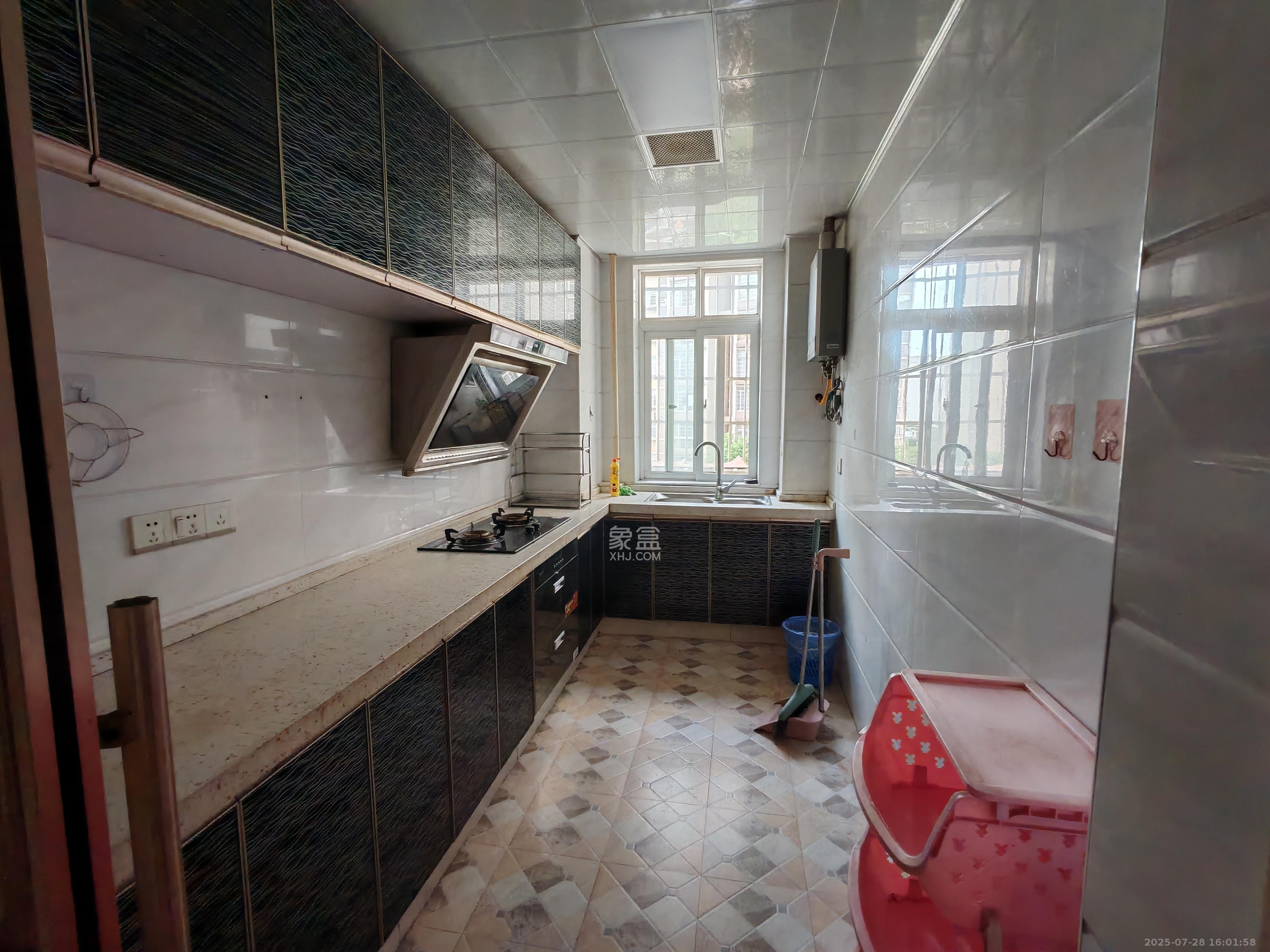 洋湖景园  3室1厅2卫    2800.0元/月室内图