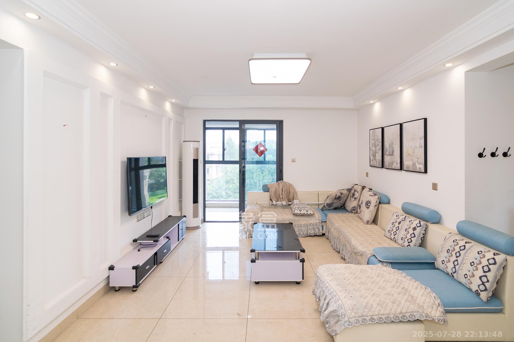 中粮鸿云 3室2厅1卫 75.80万 中粮鸿云 3室2厅1卫 75.80万客厅