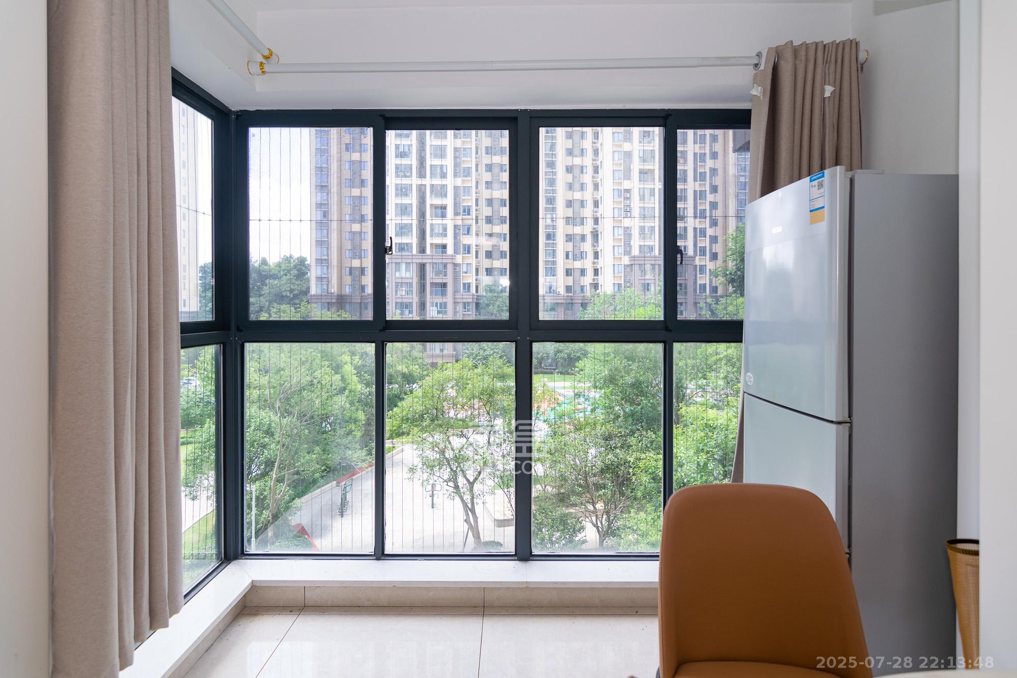 中粮鸿云 3室2厅1卫 75.80万 中粮鸿云 3室2厅1卫 75.80万阳台