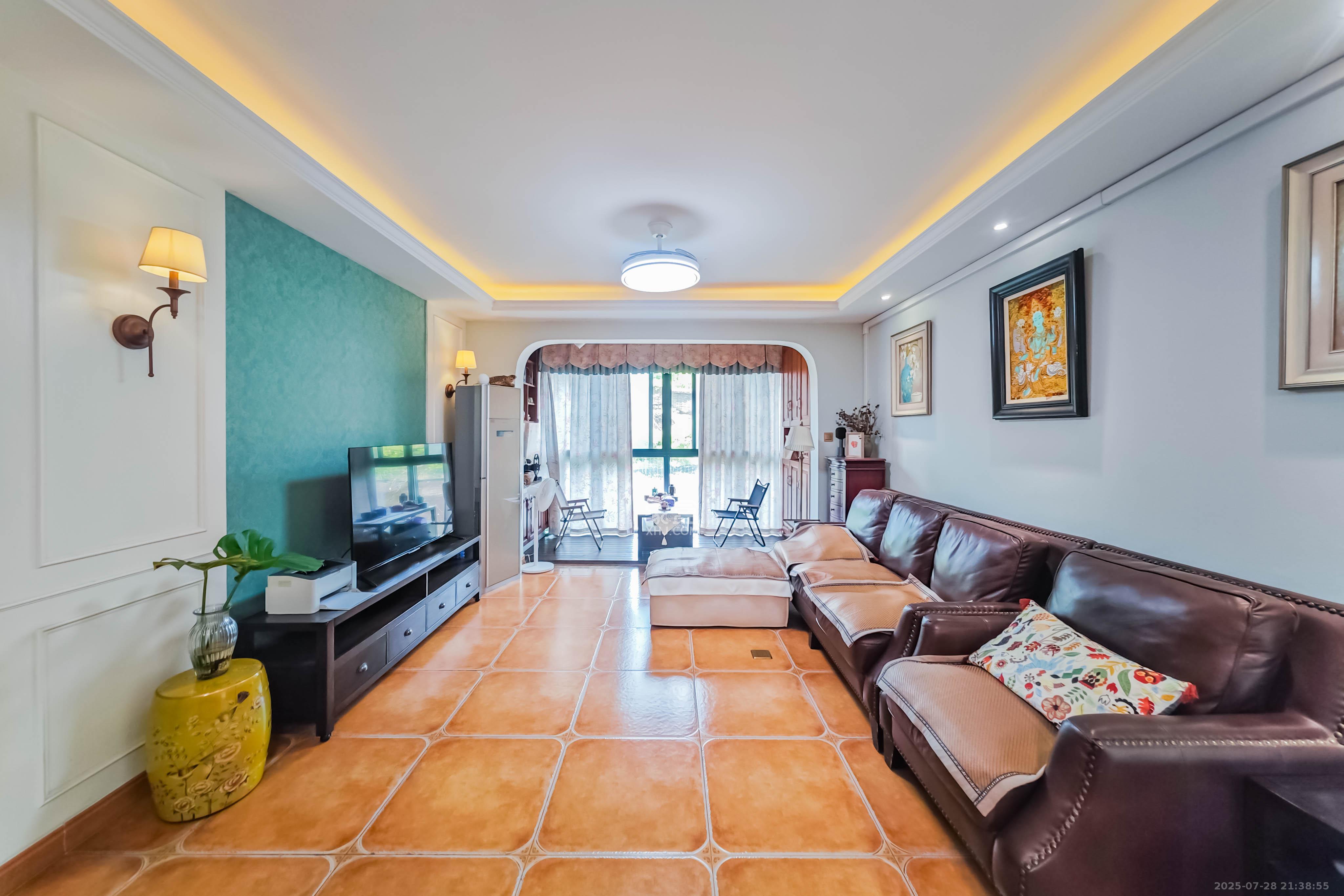 融科东南海 4室2厅2卫 139.0万 融科东南海 4室2厅2卫 139.0万客厅