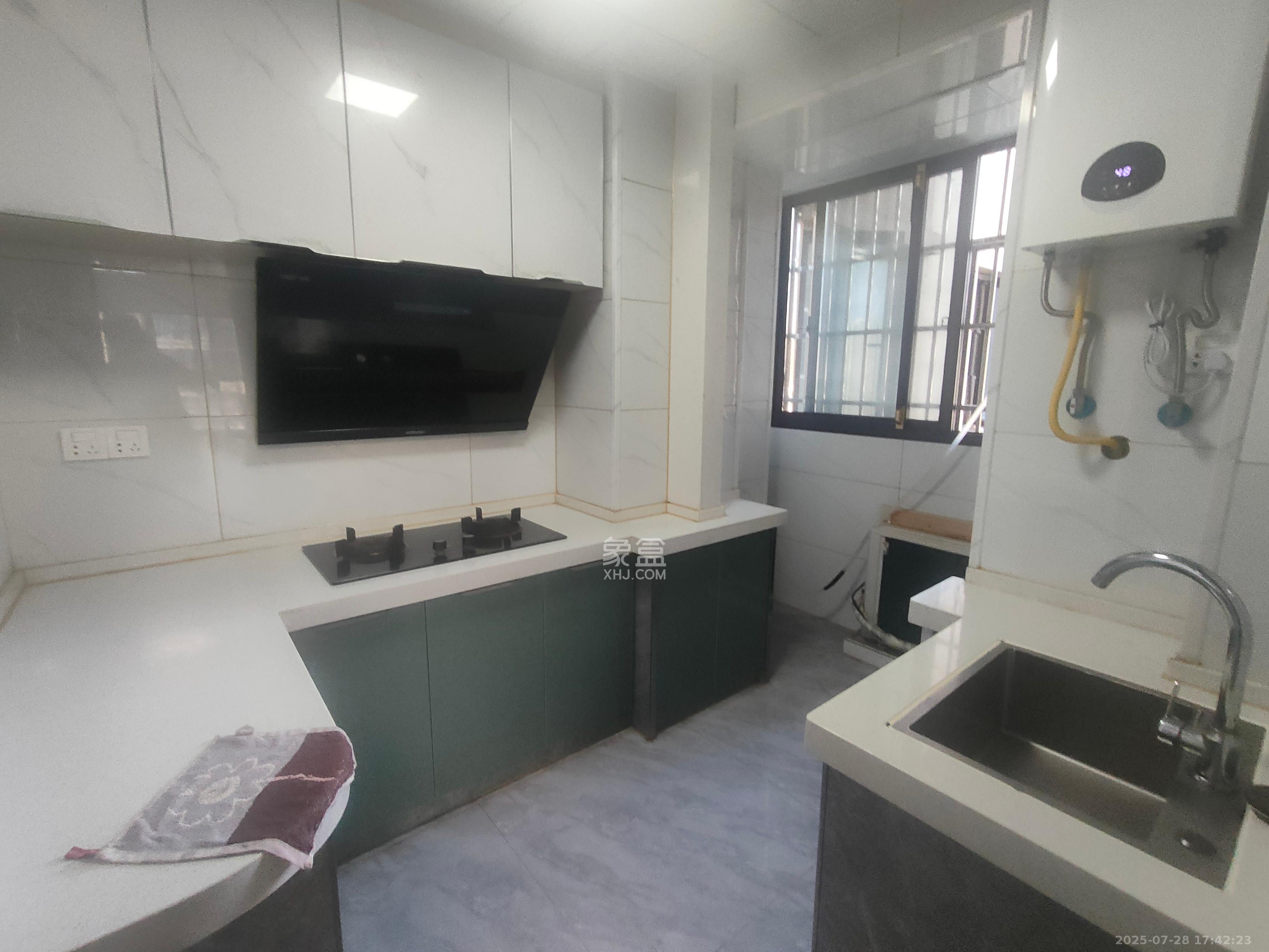 和润园三期 4室2厅1卫 2300.0元/月 和润园三期 4室2厅1卫 2300.0元/月室内图