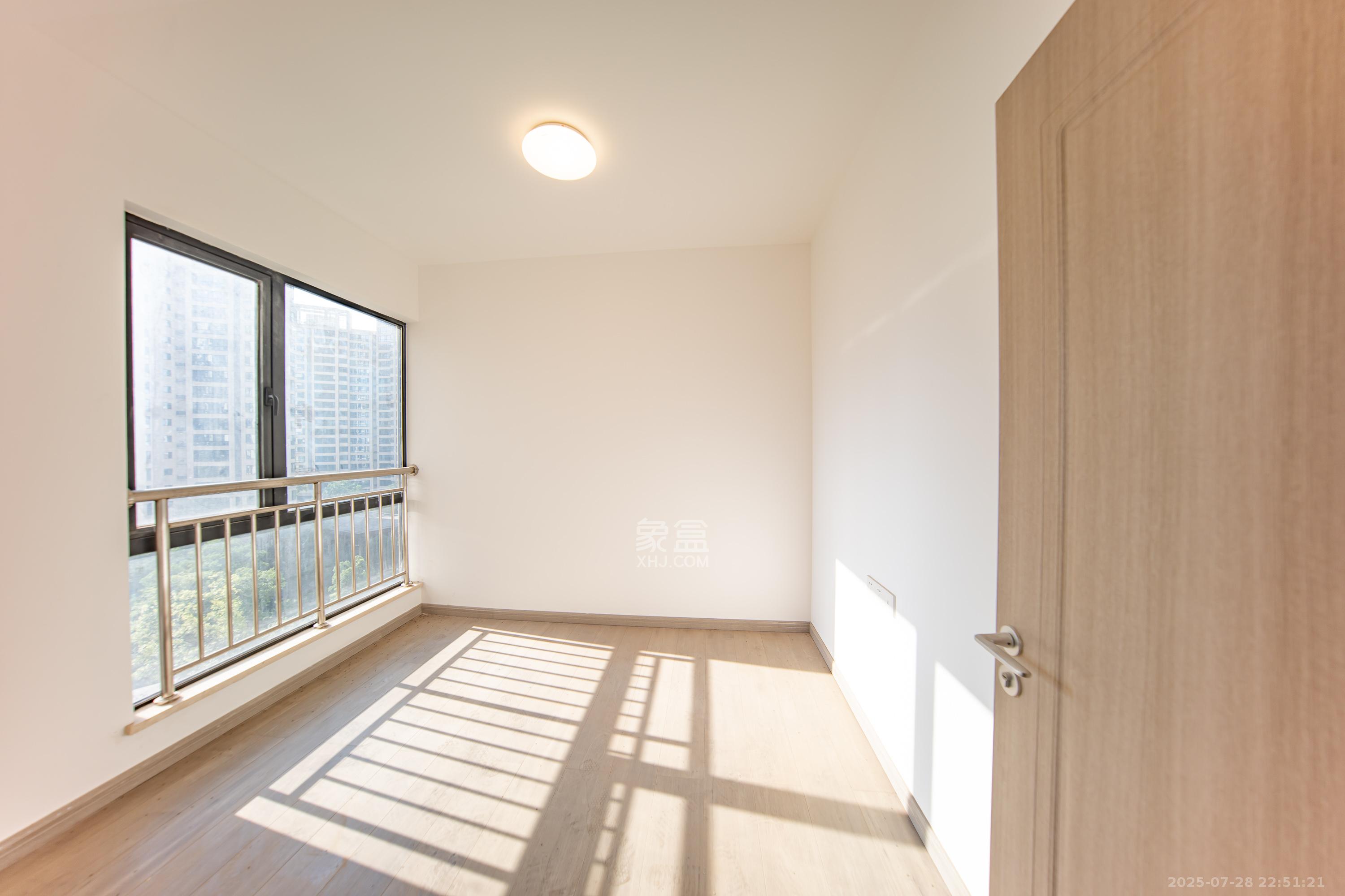 建投象山国际  3室2厅2卫    135.0万卧室