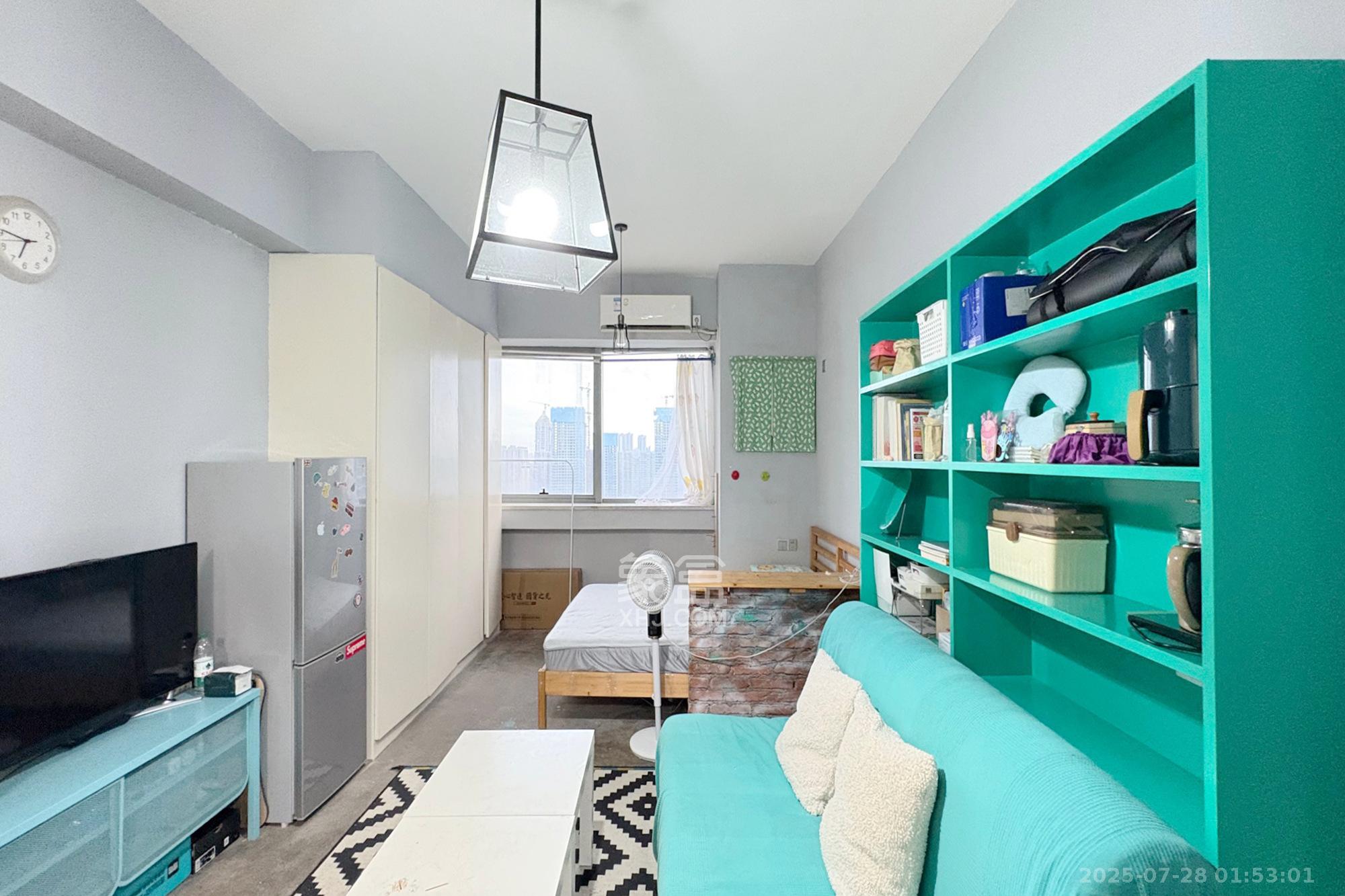 东宸19公馆 1室1厅1卫 35.0万 东宸19公馆 1室1厅1卫 35.0万客厅