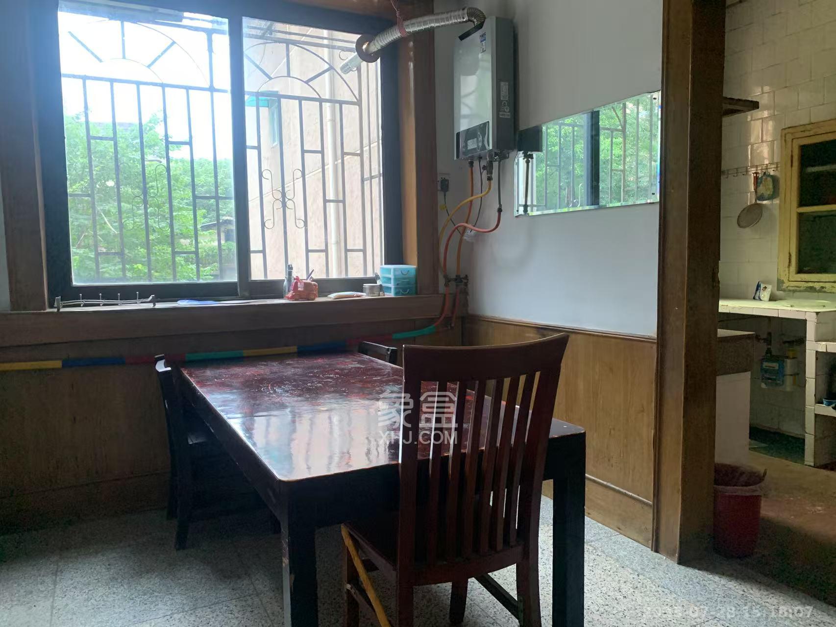 十五中单位宿舍 1室0厅0卫 2000.0元/月 十五中单位宿舍 1室0厅0卫 2000.0元/月室内图