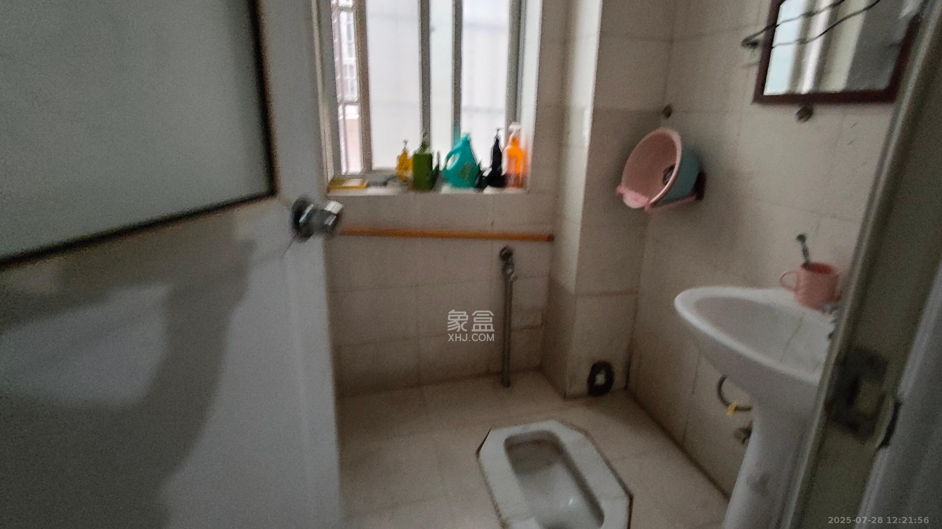 湘绣城  3室2厅2卫    1600.0元/月室内图