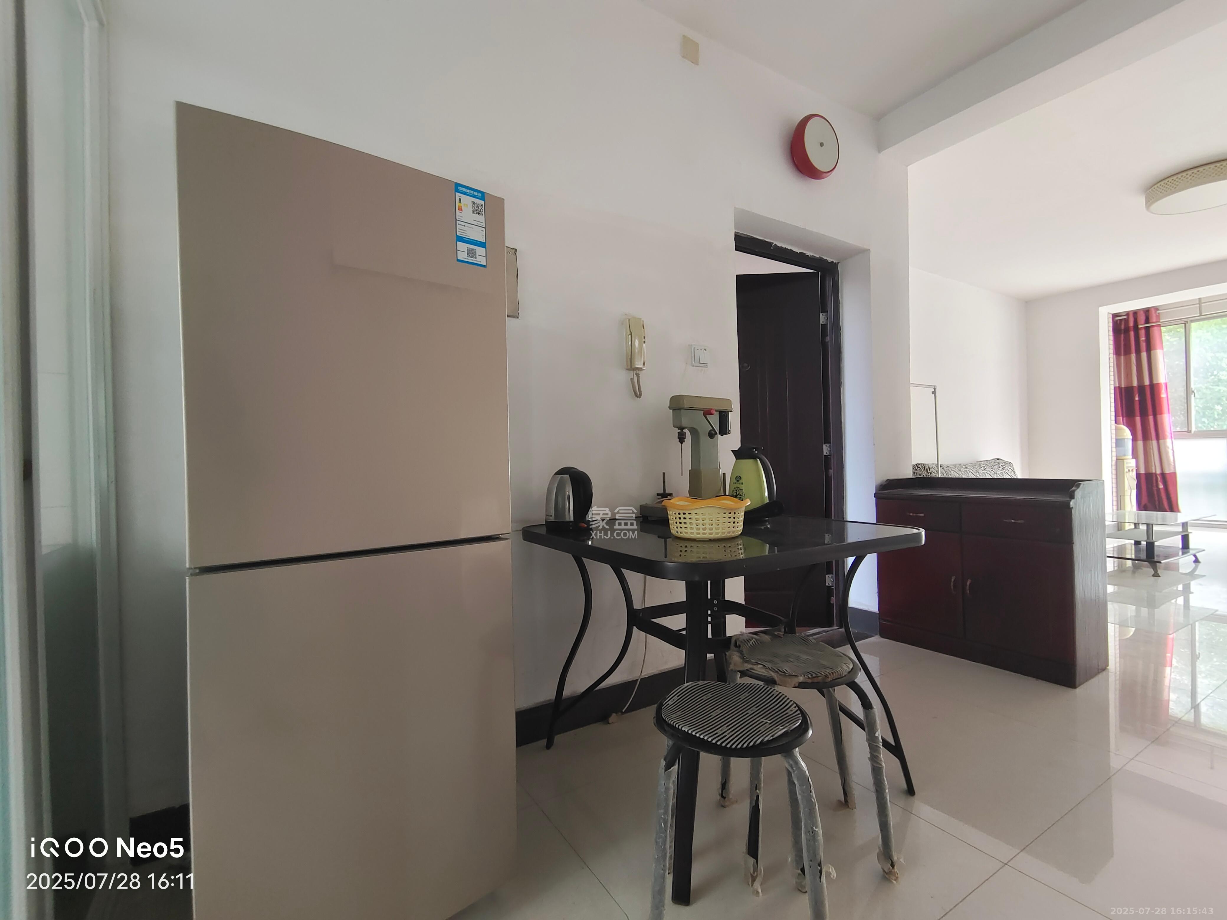 鄱阳小区  1室2厅1卫    1400.0元/月室内图