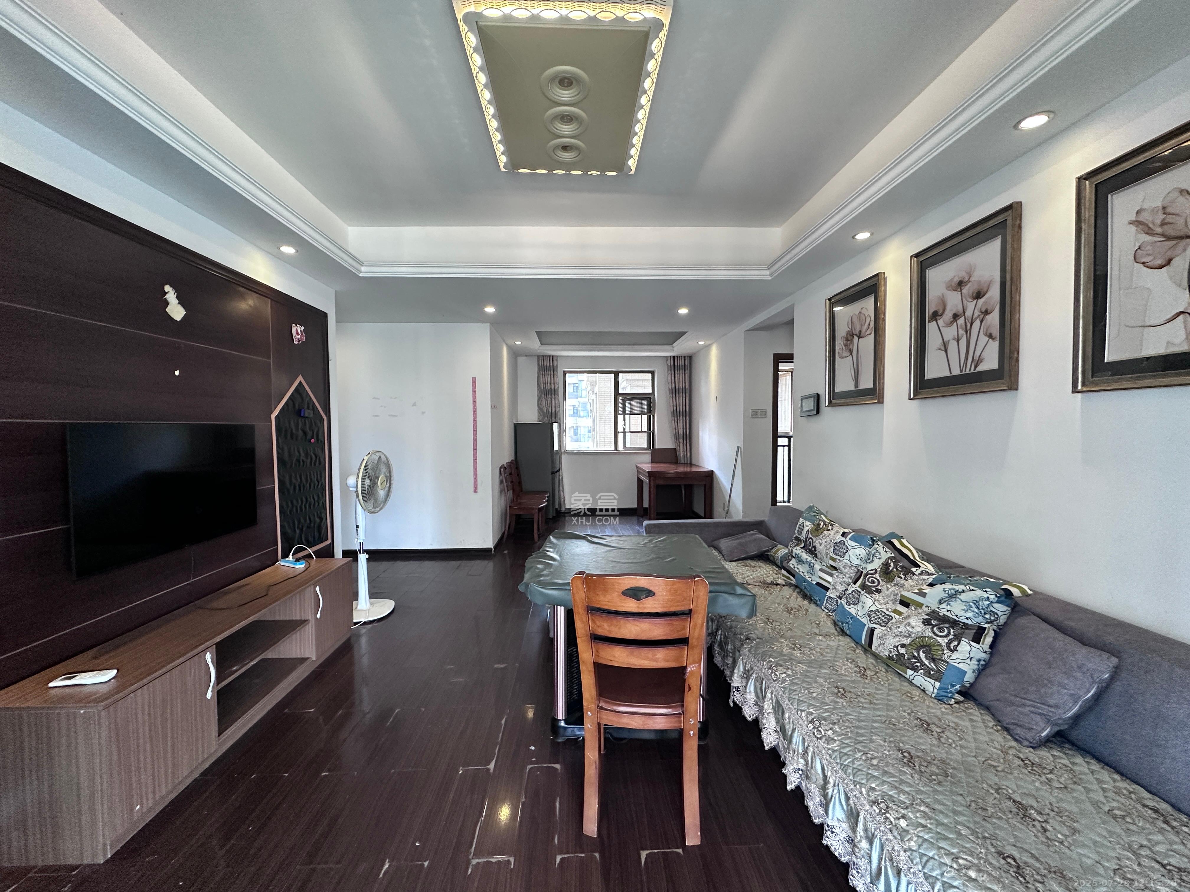 江山帝景哈佛  3室2厅1卫    2200.0元/月 江山帝景哈佛  3室2厅1卫    2200.0元/月室内图