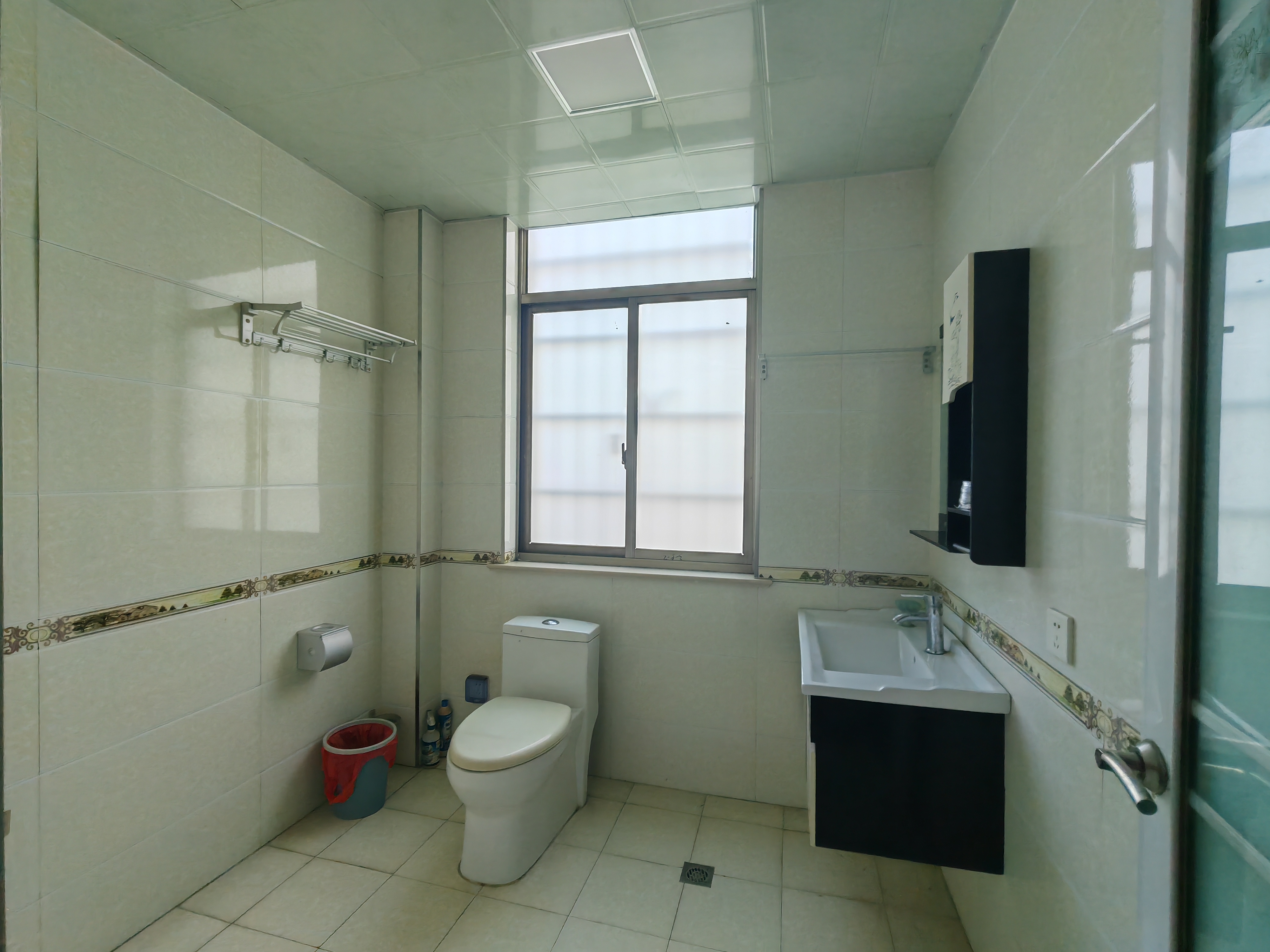 幸福里 3室2厅2卫 1200.0元/月 幸福里 3室2厅2卫 1200.0元/月室内图