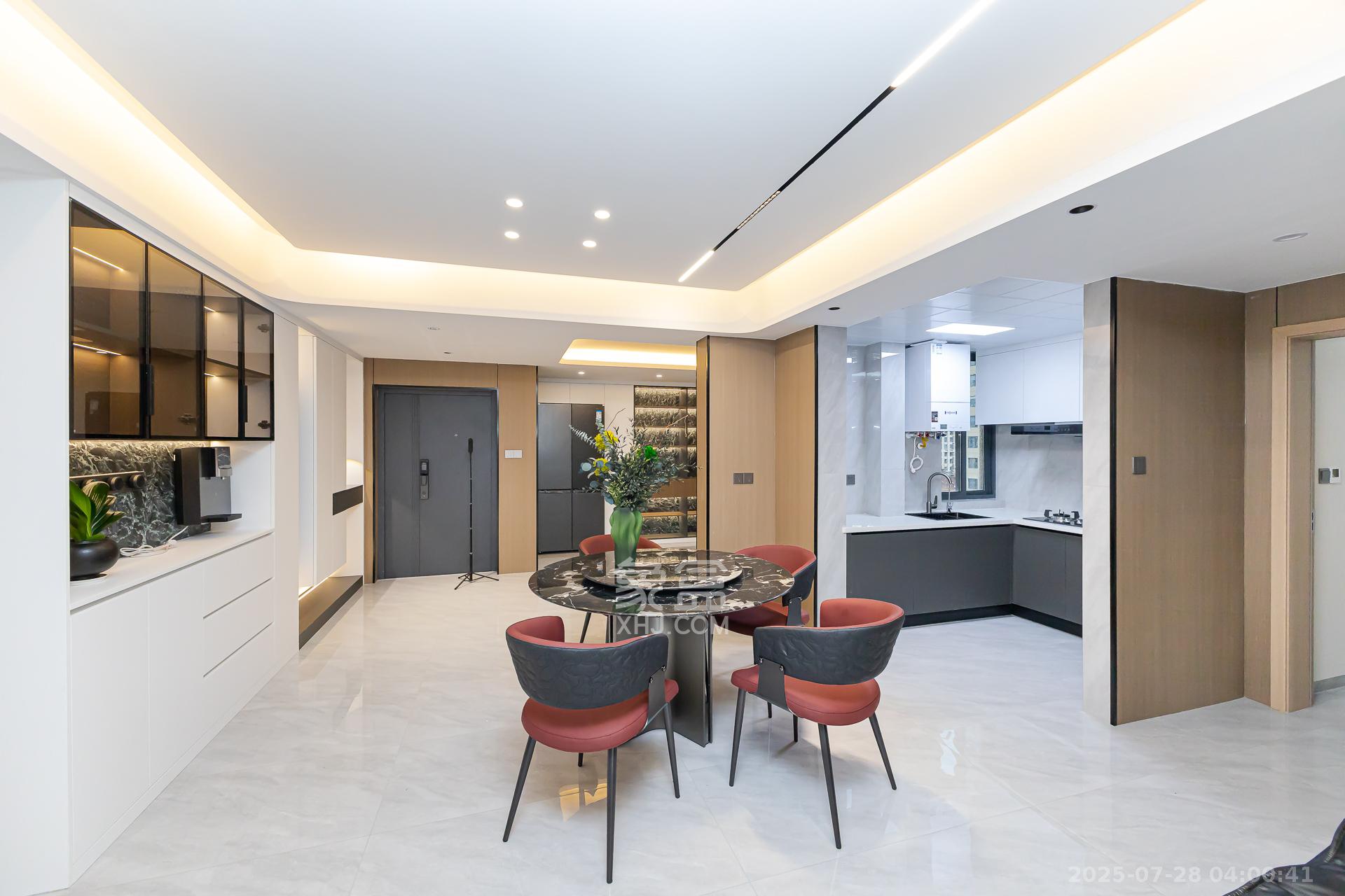 明发阅江悦府  5室2厅2卫    119.8万 明发阅江悦府  5室2厅2卫    119.8万客厅