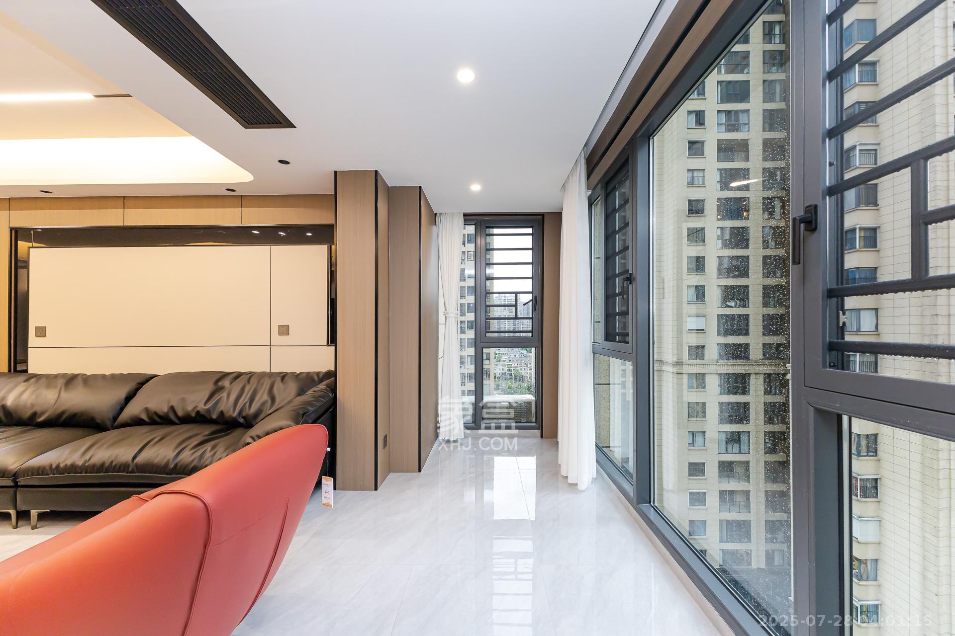 明发阅江悦府  5室2厅2卫    119.8万 明发阅江悦府  5室2厅2卫    119.8万阳台