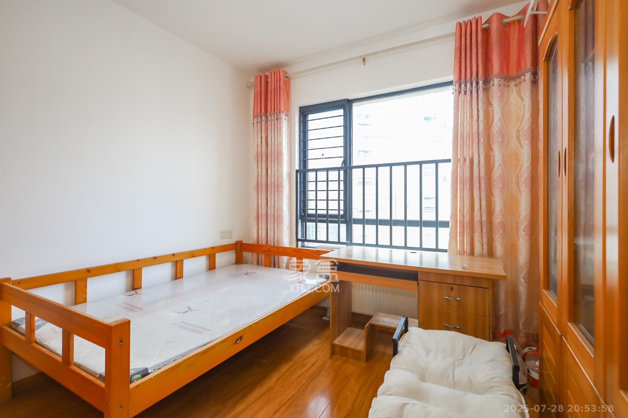 奥克斯广场 3室2厅2卫 130.0万 奥克斯广场 3室2厅2卫 130.0万卧室