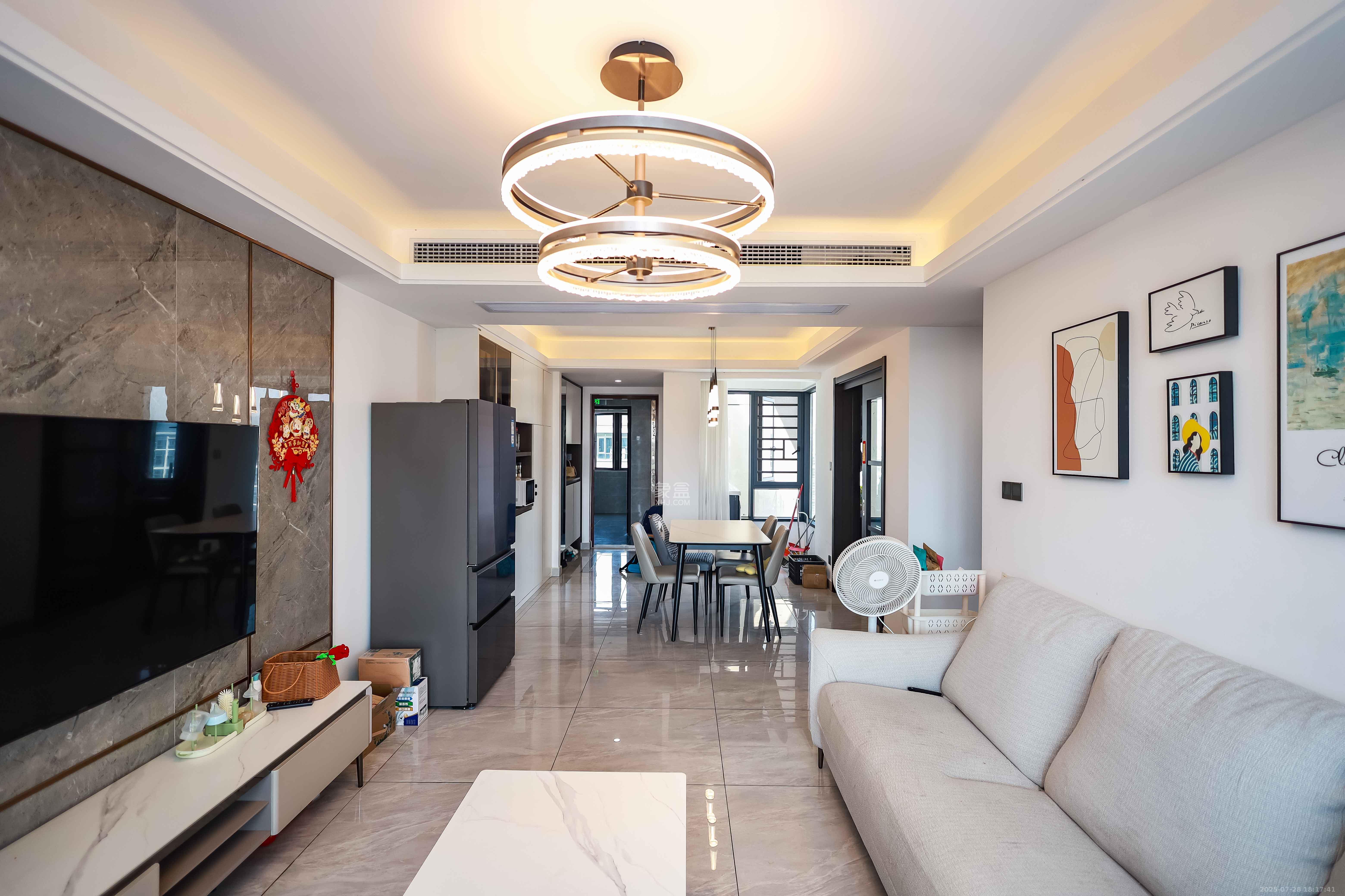 长沙美的麓府 4室2厅2卫 118.0万 长沙美的麓府 4室2厅2卫 118.0万客厅