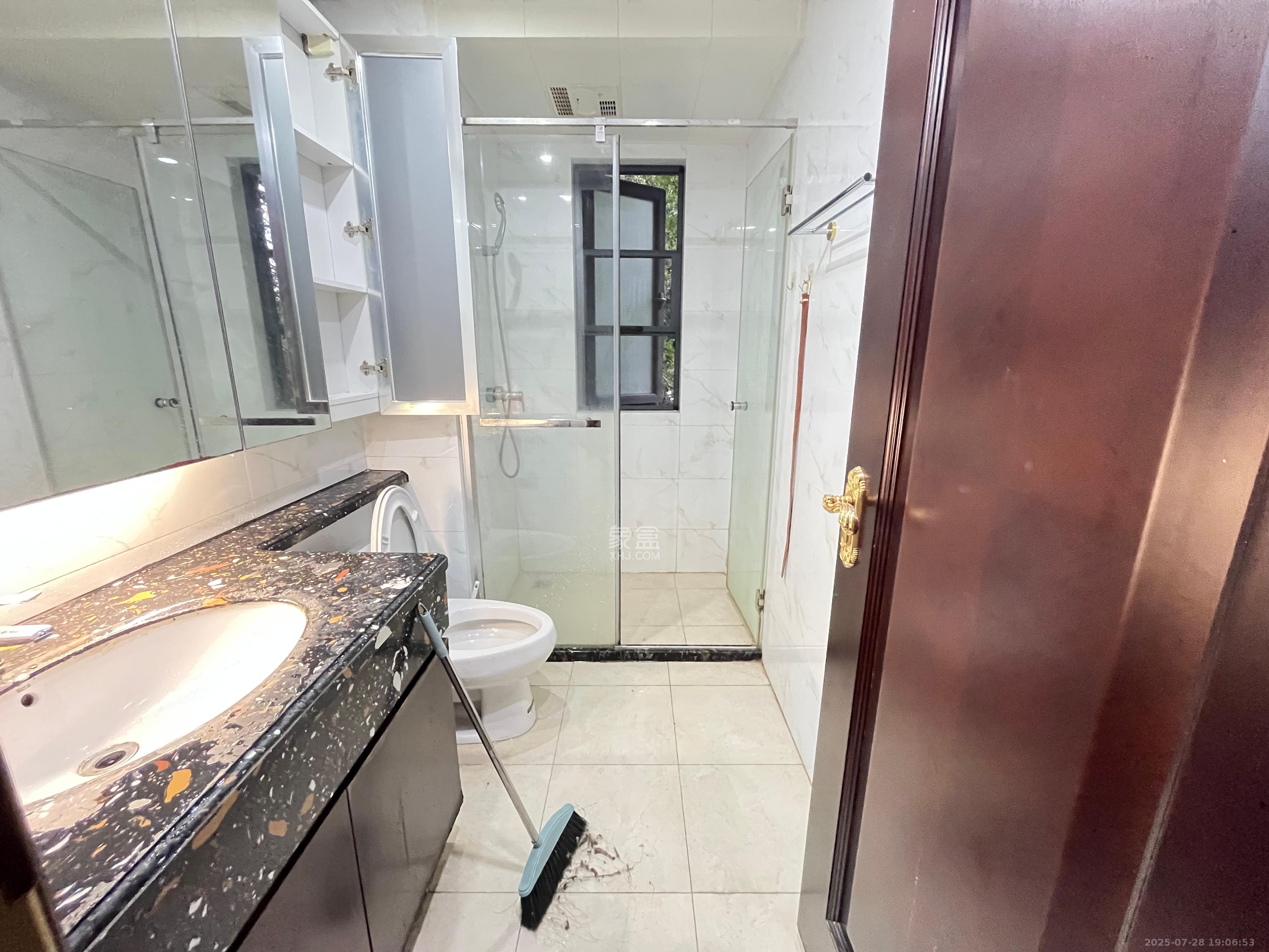 恒大江湾 4室2厅2卫 3000.0元/月 恒大江湾 4室2厅2卫 3000.0元/月室内图