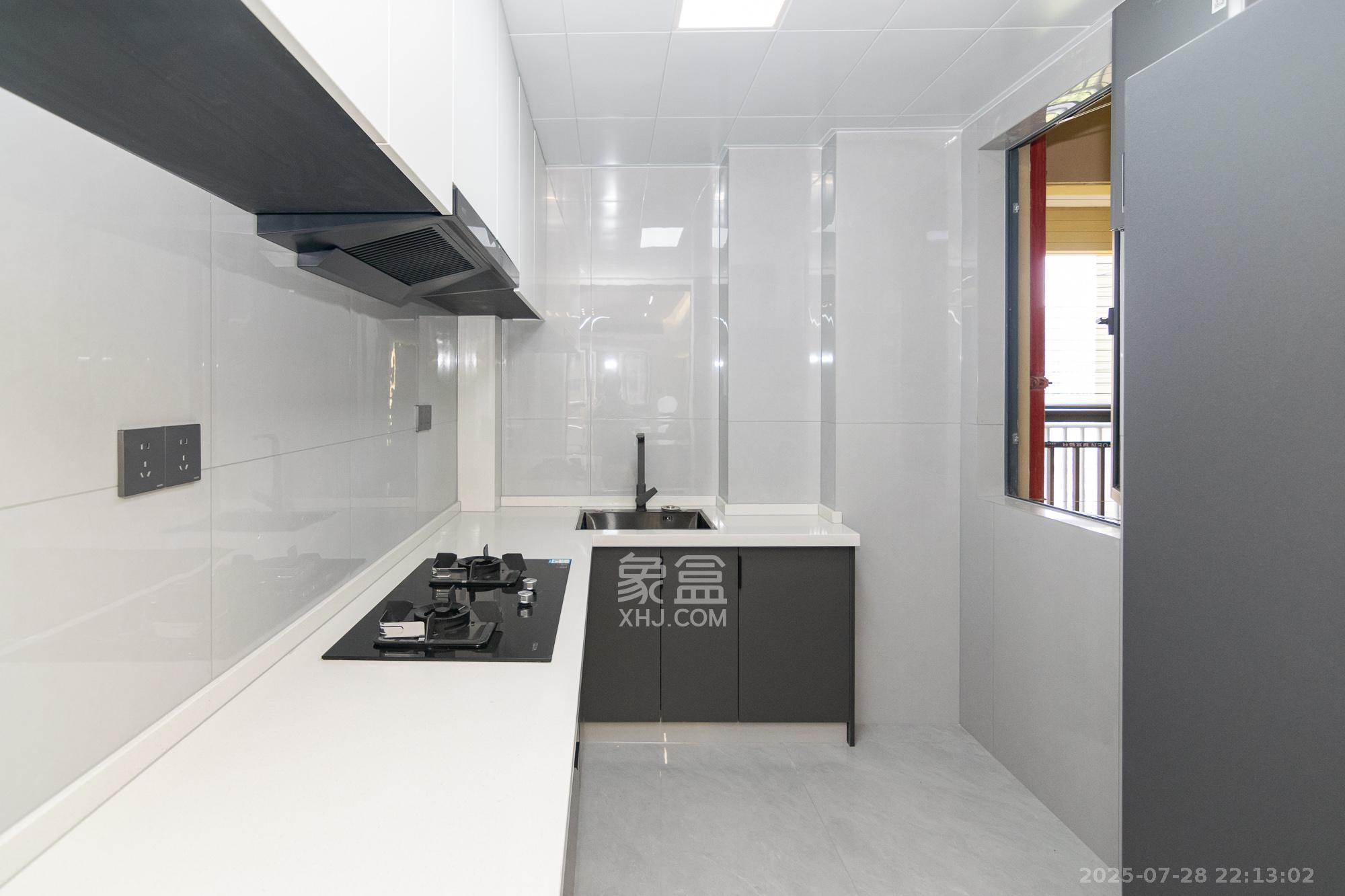 澳海月亮湾  4室2厅2卫    89.8万厨房