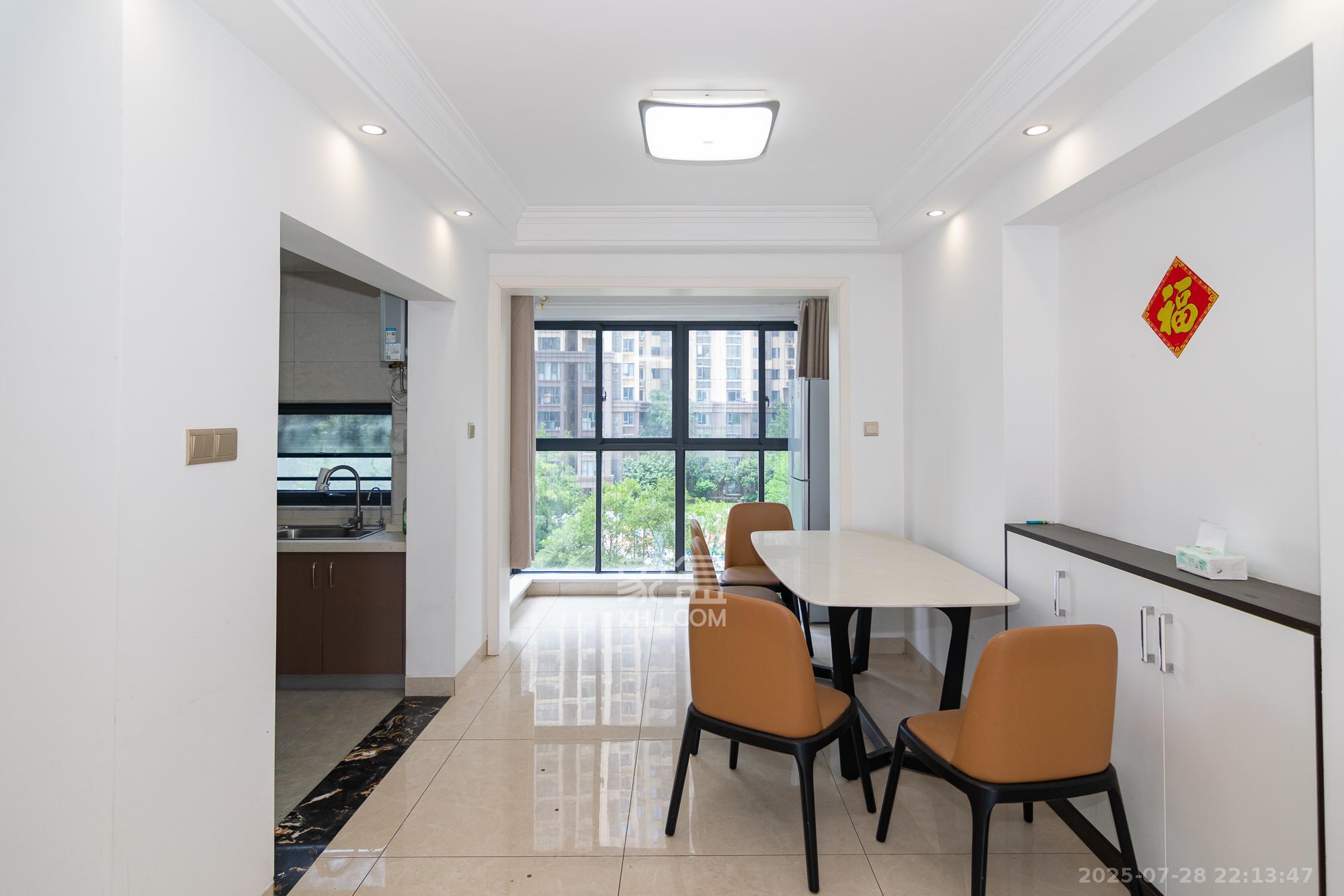 中粮鸿云 3室2厅1卫 75.80万 中粮鸿云 3室2厅1卫 75.80万客厅