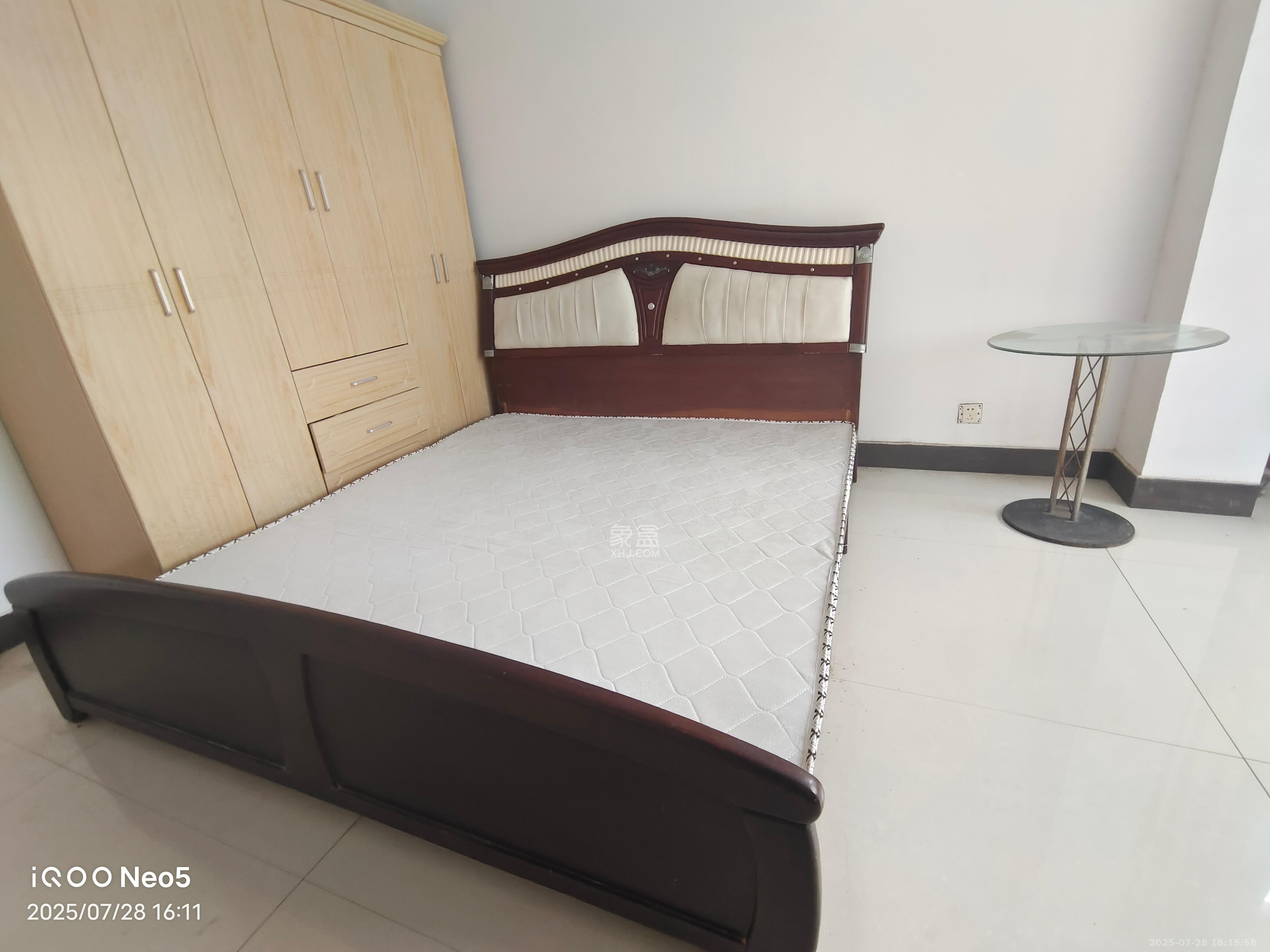 鄱阳小区  1室2厅1卫    1400.0元/月室内图