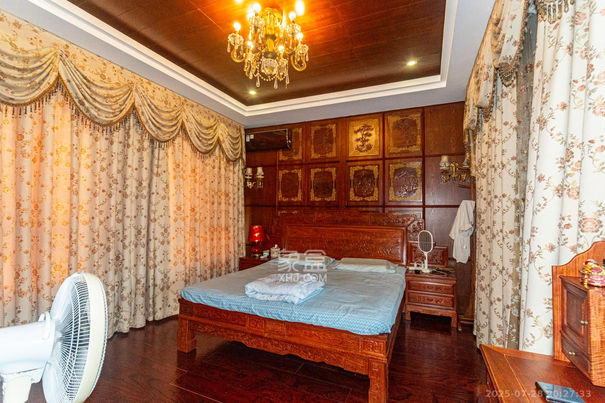 山水湾  5室3厅3卫    460.0万卧室