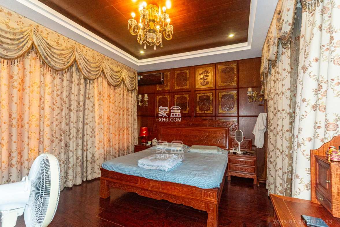 山水湾 5室3厅3卫 460.0万 山水湾 5室3厅3卫 460.0万卧室