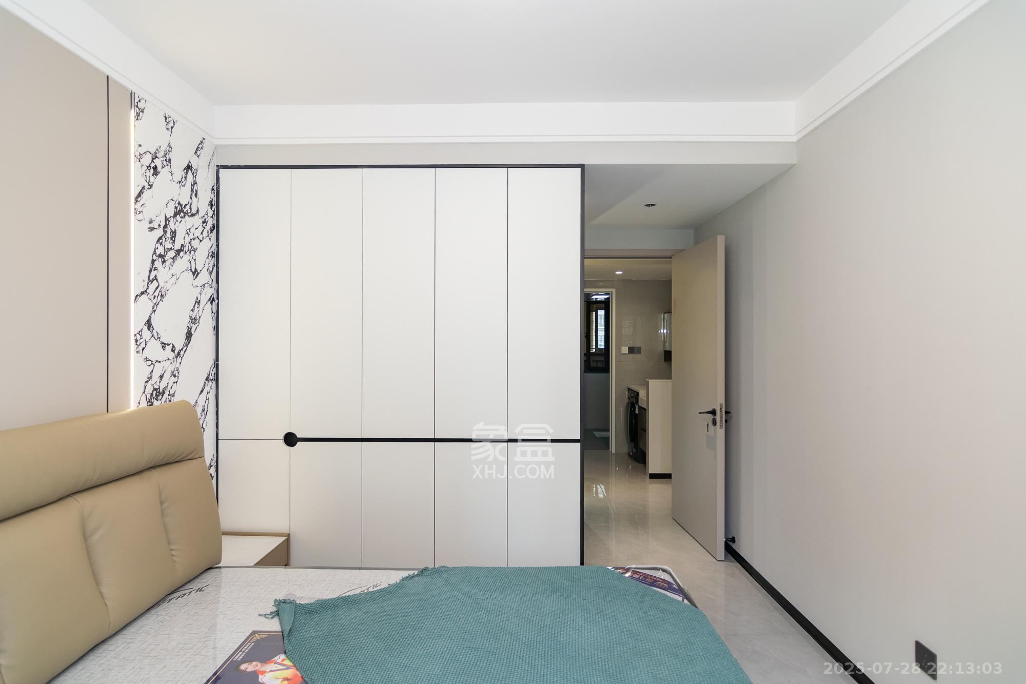 澳海月亮湾  4室2厅2卫    89.8万卧室