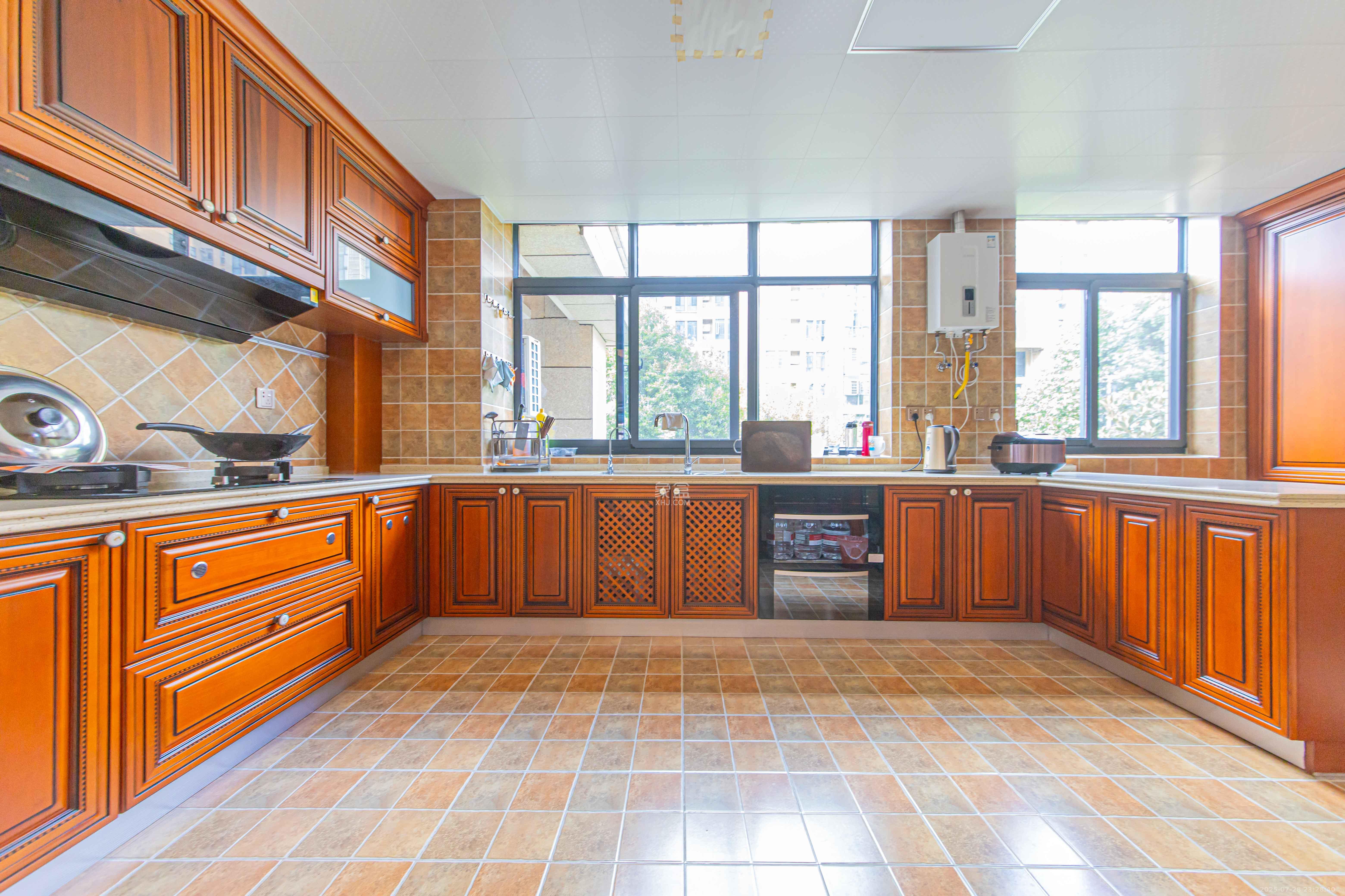 鑫远尚玺苑 5室2厅2卫 388.0万 鑫远尚玺苑 5室2厅2卫 388.0万厨房