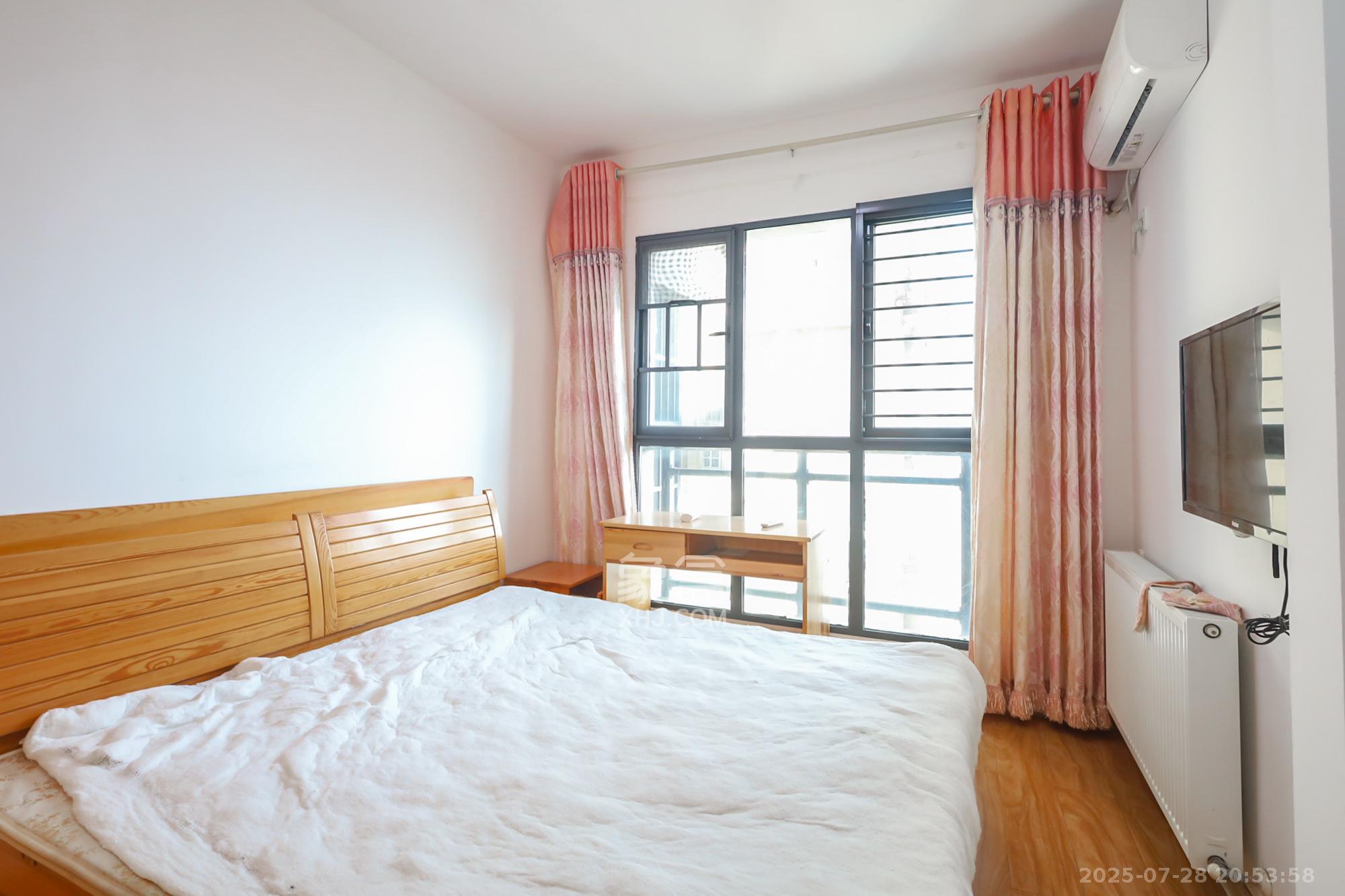 奥克斯广场 3室2厅2卫 130.0万 奥克斯广场 3室2厅2卫 130.0万卧室