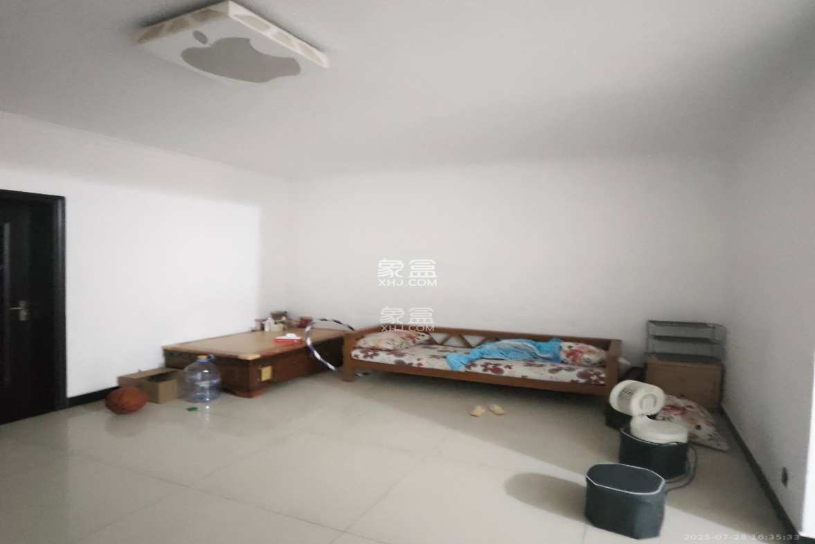 中南汽车世界 2室2厅1卫 1400.0元/月 中南汽车世界 2室2厅1卫 1400.0元/月室内图